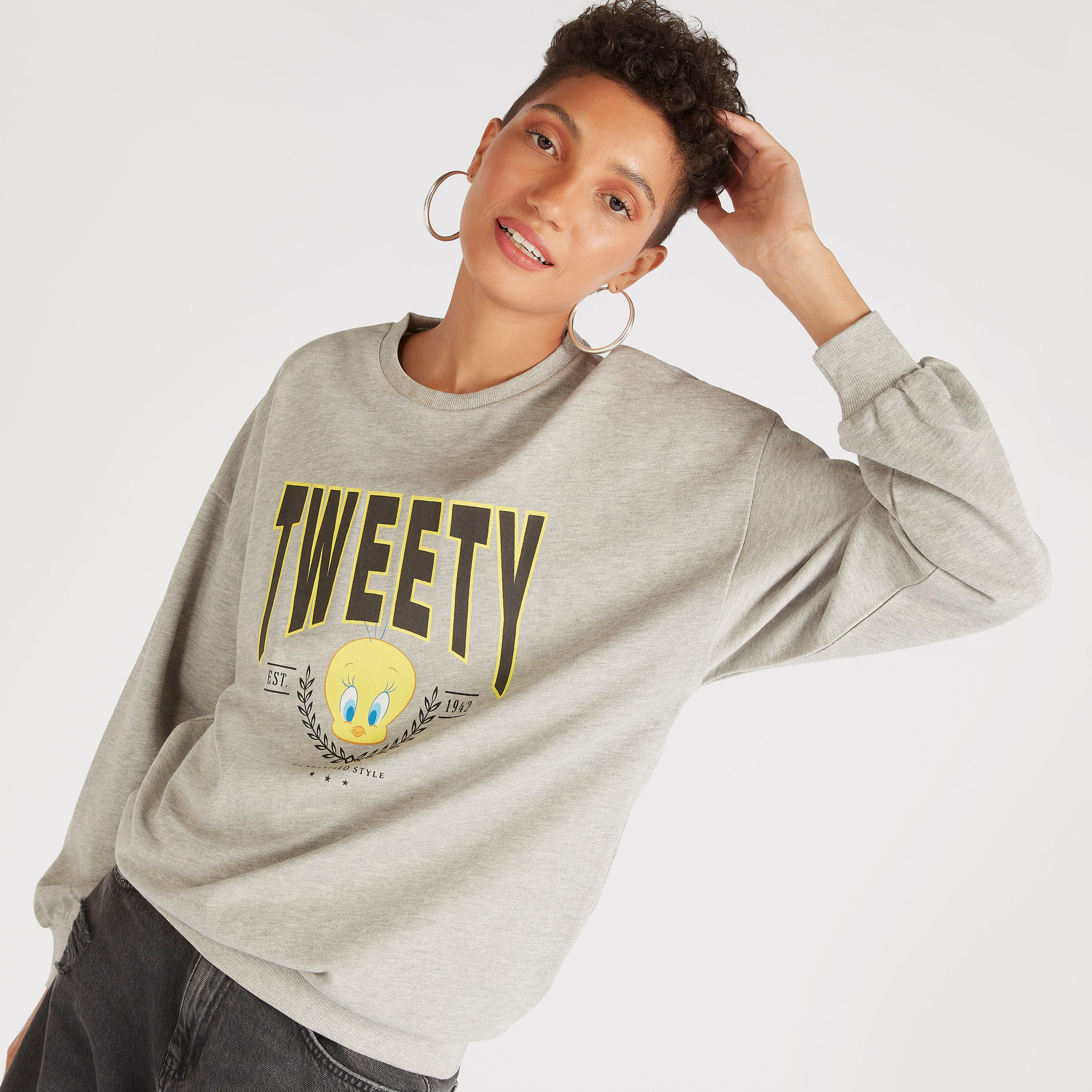 سويت شيرت بأكمام طويلة وياقة ضيّقة وطبعات تويتي-women-winterwear-hoodiesandsweatshirts-sweatshirts-image-5
