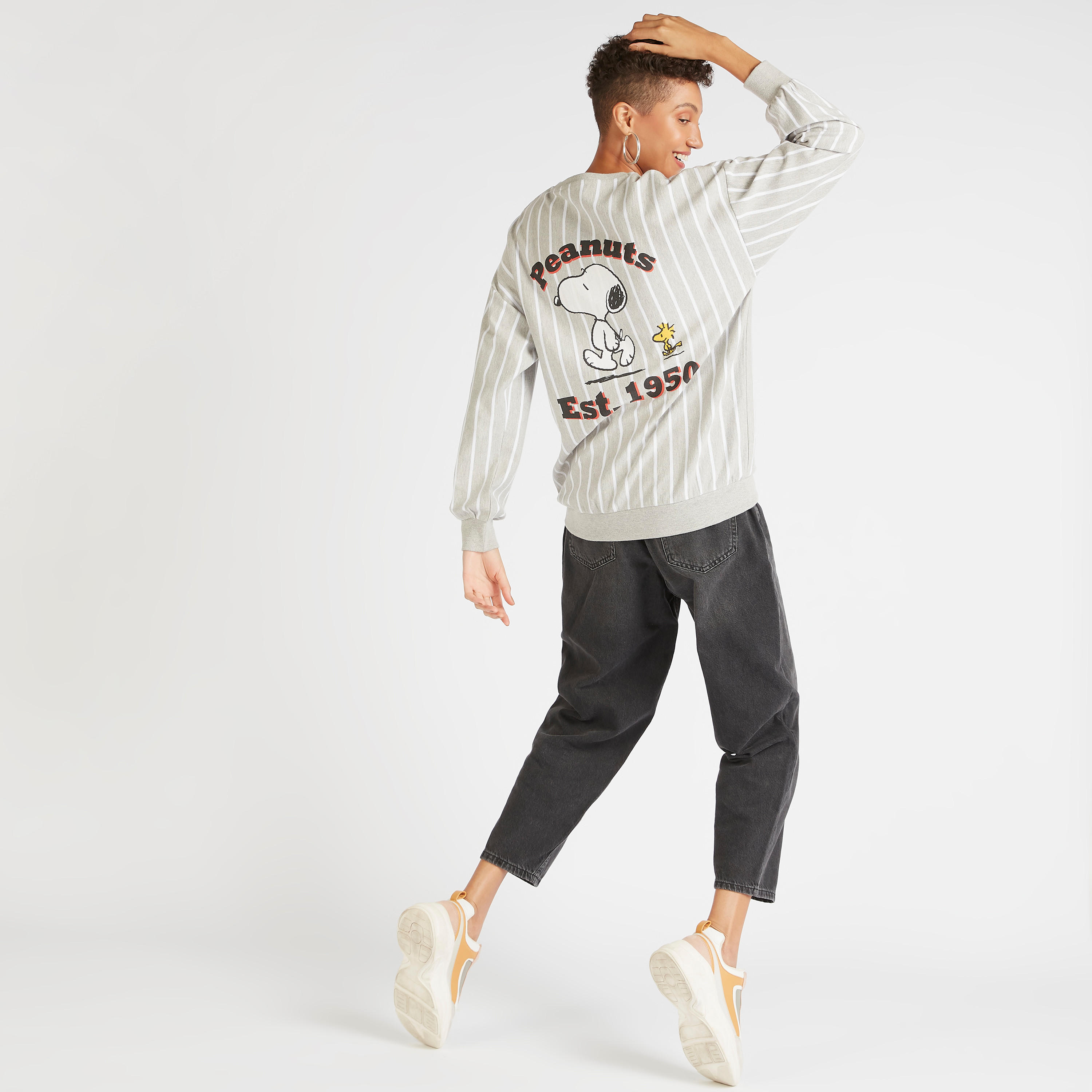سويت شيرت بأكمام طويلة وياقة ضيّقة وطبعات بناتس-women-winterwear-hoodiesandsweatshirts-sweatshirts-image-5