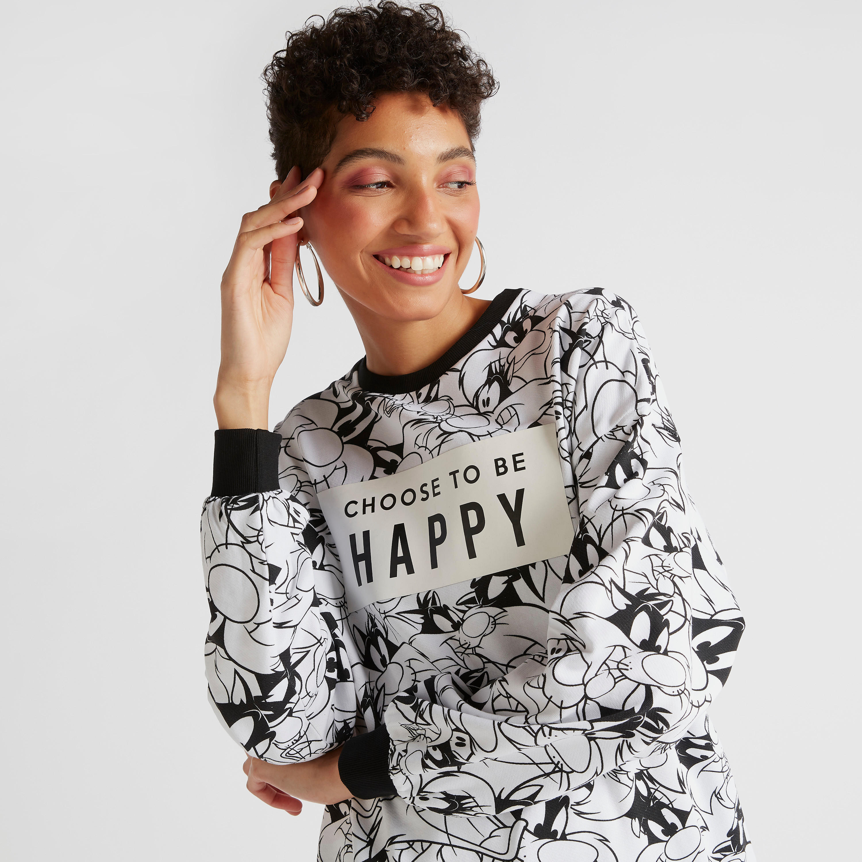 سويت شيرت بطبعة لوني تونز بياقة ضيقة وأكمام طويلة-women-winterwear-hoodiesandsweatshirts-sweatshirts-image-5