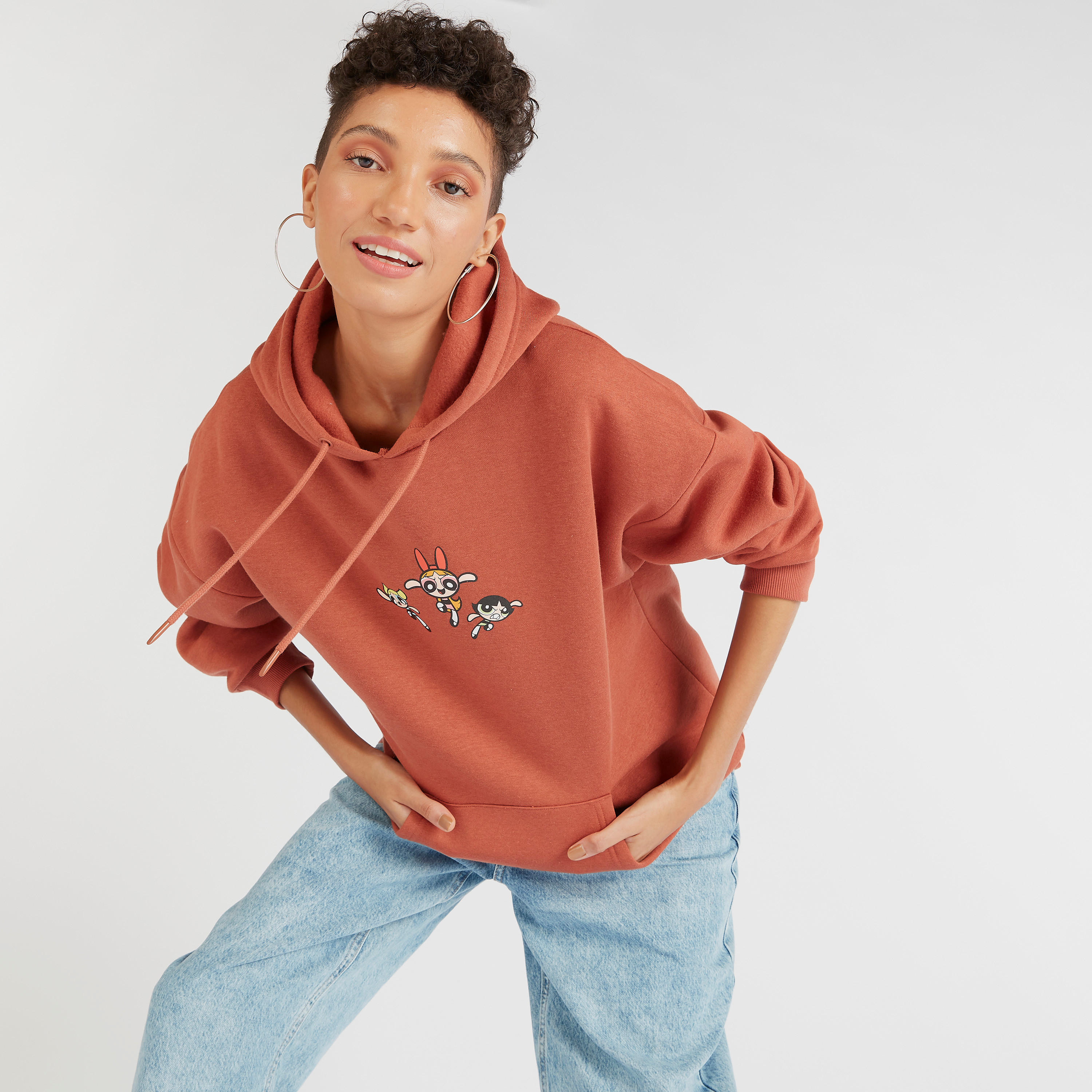 هودي بأكمام طويلة وجيوب كنغر وطبعات باور باف جيرلز-women-winterwear-hoodiesandsweatshirts-hoodies-image-5