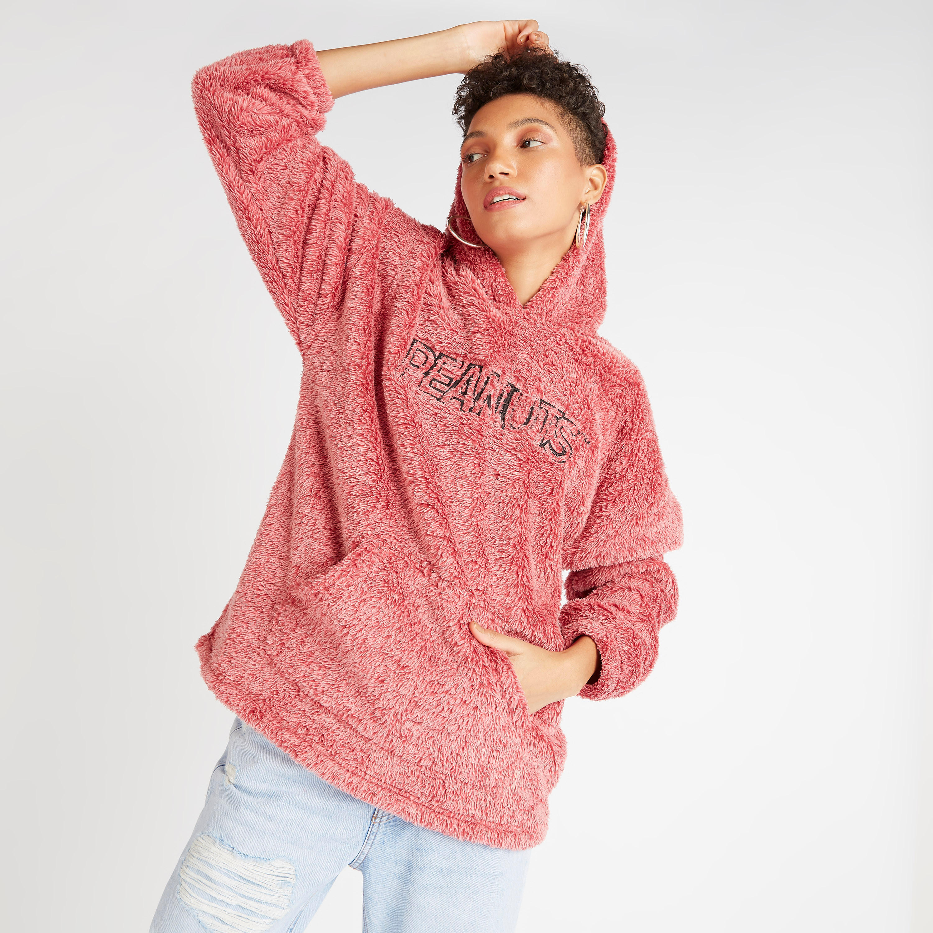 هودي منسوج بأكمام طويلة وجيوب كنغر وتصميم بناتس بارز الملمس-women-winterwear-hoodiesandsweatshirts-hoodies-image-5