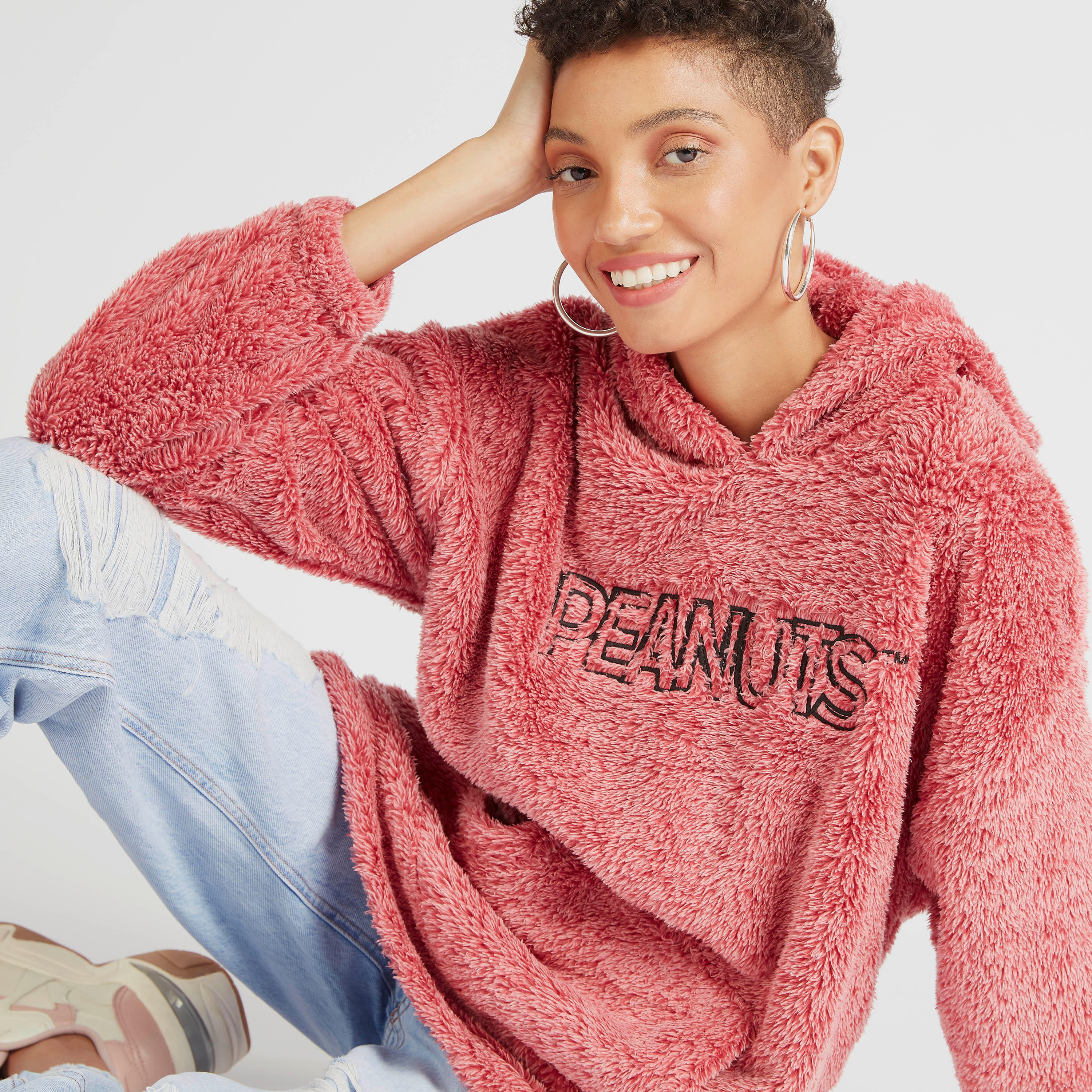 هودي منسوج بأكمام طويلة وجيوب كنغر وتصميم بناتس بارز الملمس-women-winterwear-hoodiesandsweatshirts-hoodies-image-6