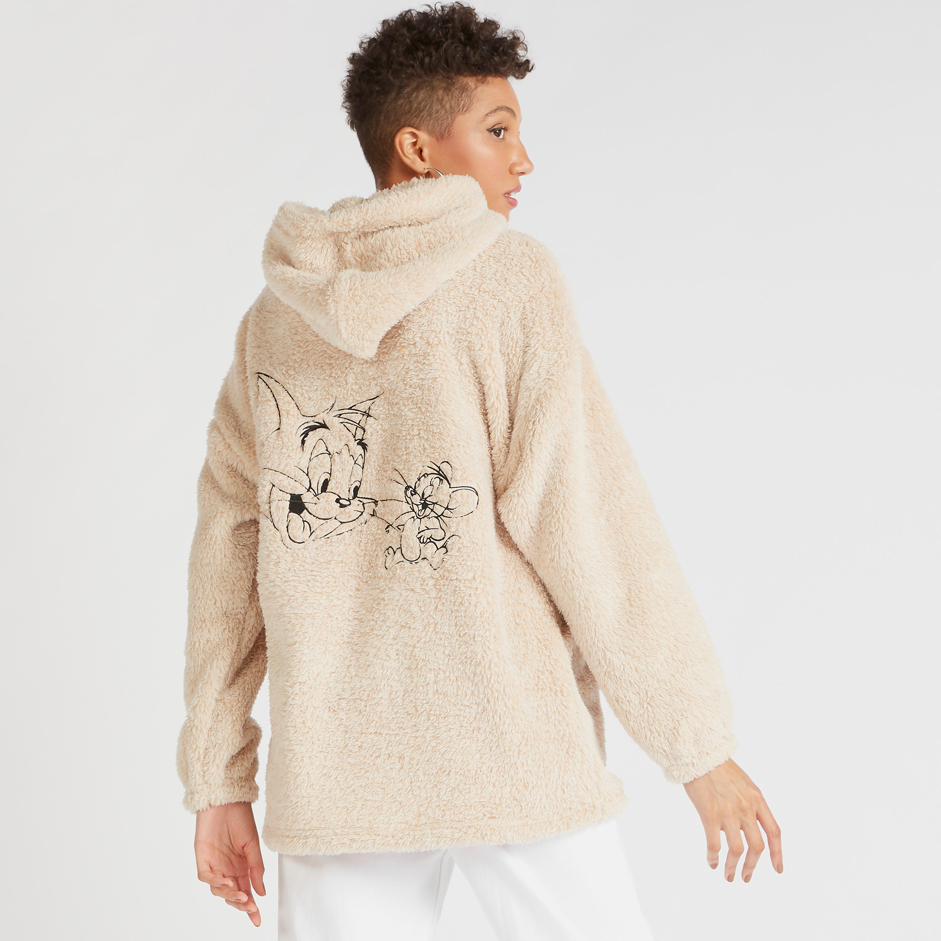 هودي بارز الملمس بأكمام طويلة وجيوب كنغر وتصميم توم أند جيري-women-winterwear-hoodiesandsweatshirts-hoodies-image-4