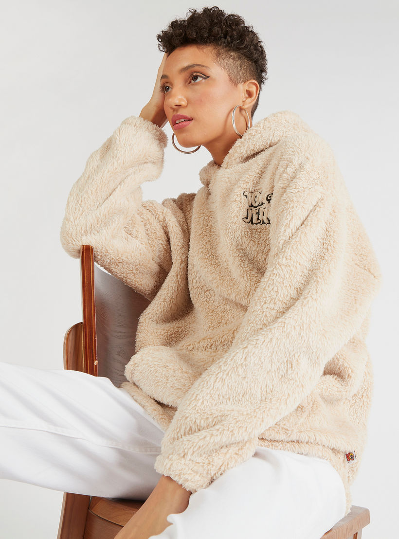 هودي بارز الملمس بأكمام طويلة وجيوب كنغر وتصميم توم أند جيري-women-winterwear-hoodiesandsweatshirts-hoodies-image-5