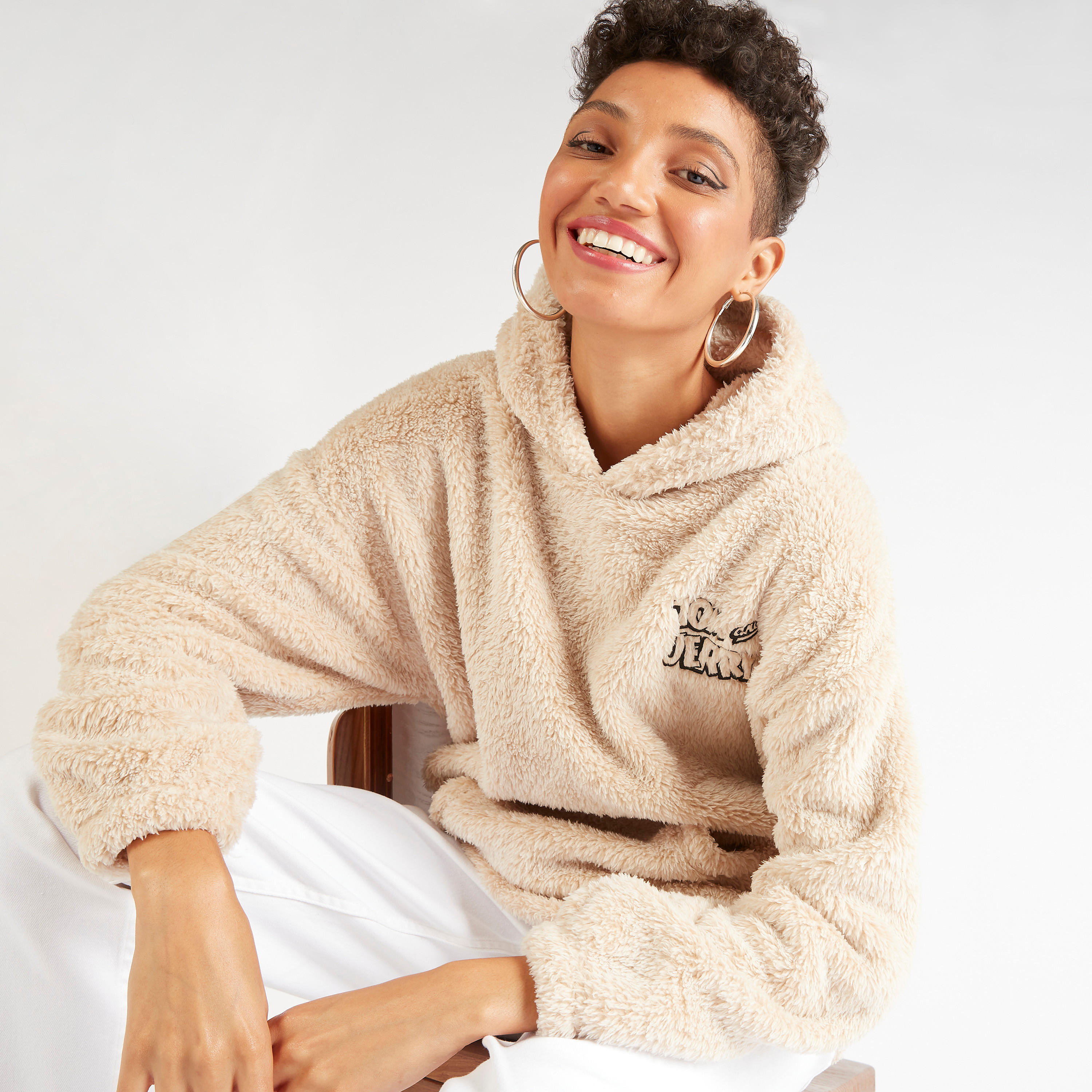 هودي بارز الملمس بأكمام طويلة وجيوب كنغر وتصميم توم أند جيري-women-winterwear-hoodiesandsweatshirts-hoodies-image-8