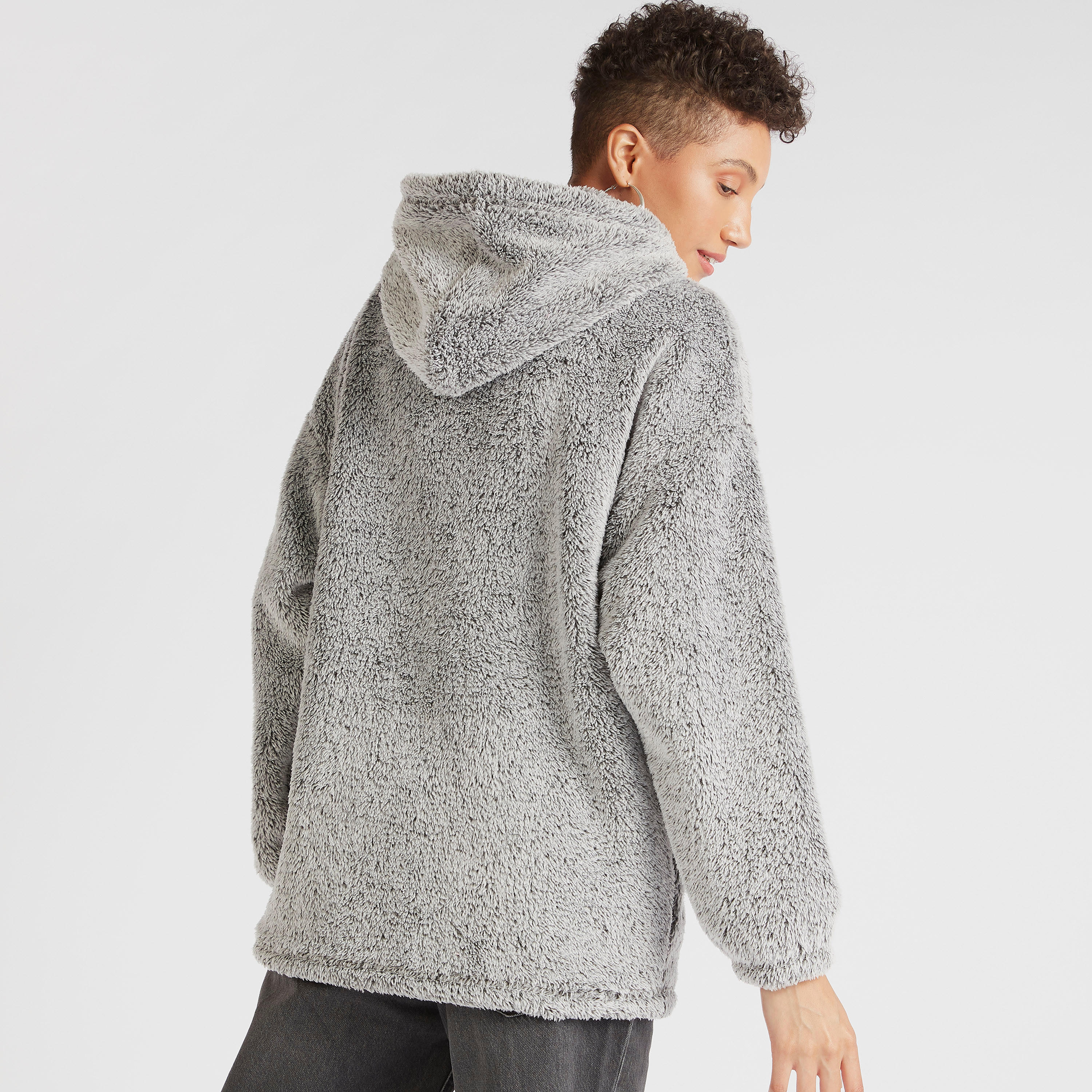 هودي بارز الملمس بأكمام طويلة وجيوب كنغر وتصميم ميكي ماوس-women-winterwear-hoodiesandsweatshirts-hoodies-image-4