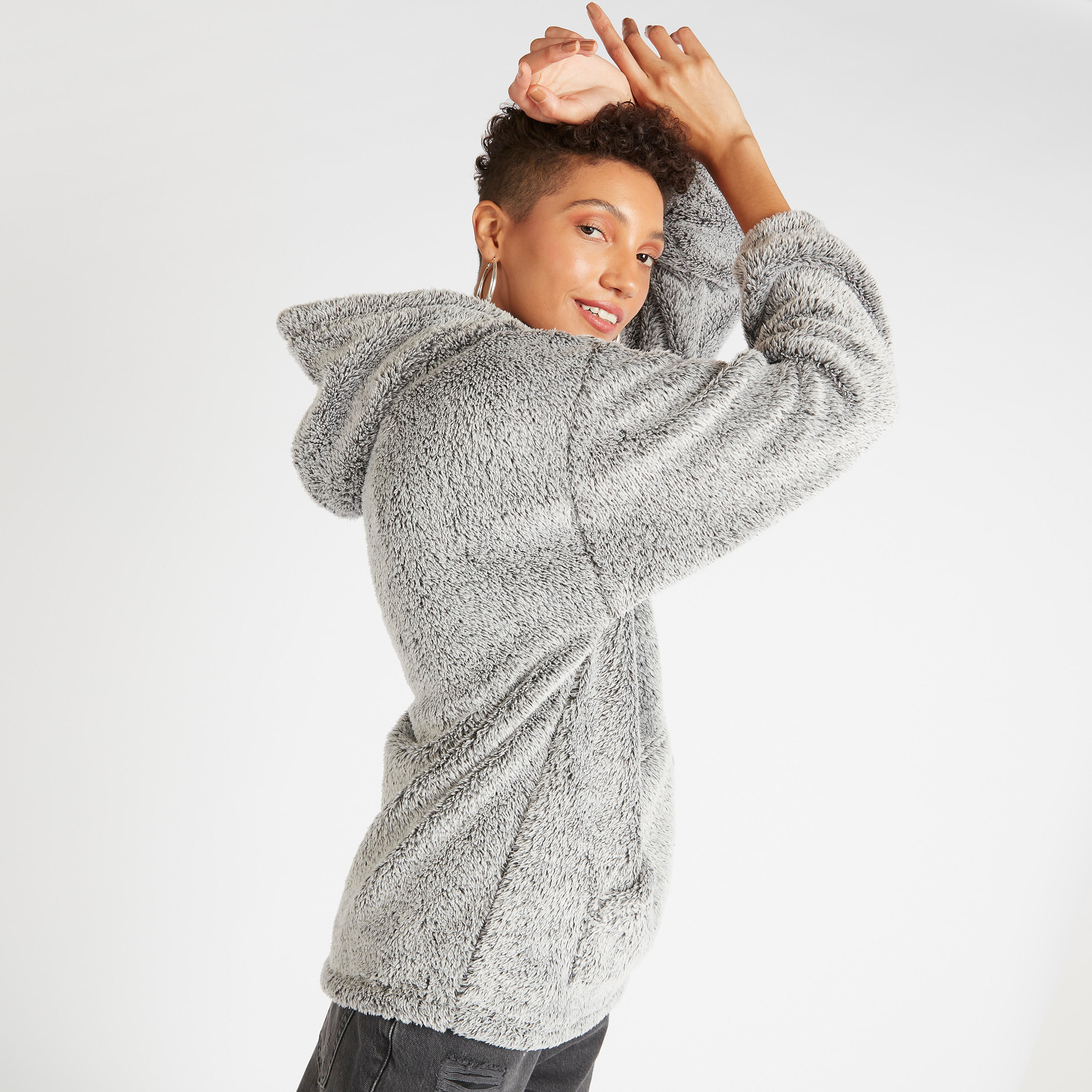 هودي بارز الملمس بأكمام طويلة وجيوب كنغر وتصميم ميكي ماوس-women-winterwear-hoodiesandsweatshirts-hoodies-image-5