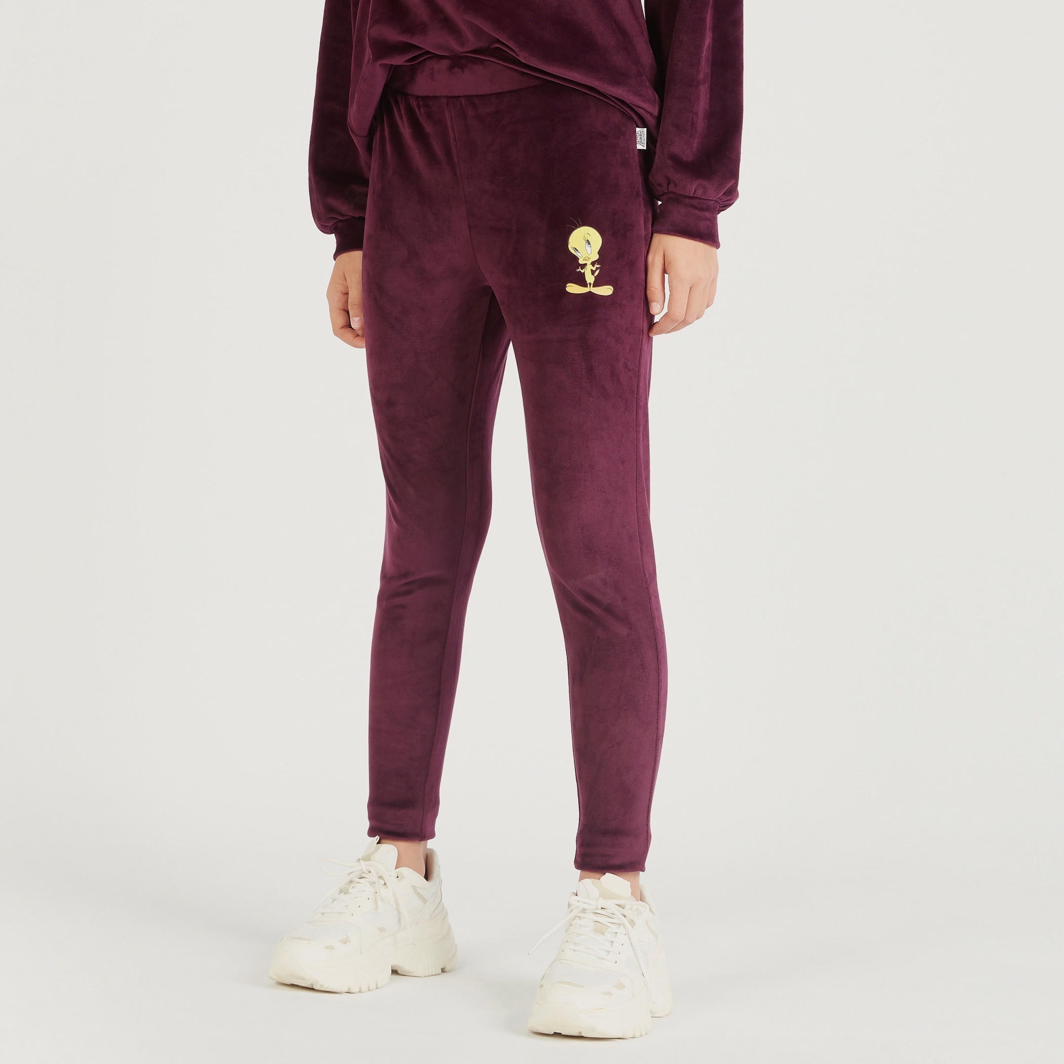 بنطلون رياضي بارز الملمس بتصميم تويتي وخصر مطاطي-women-clothing-bottoms-joggers-image-1