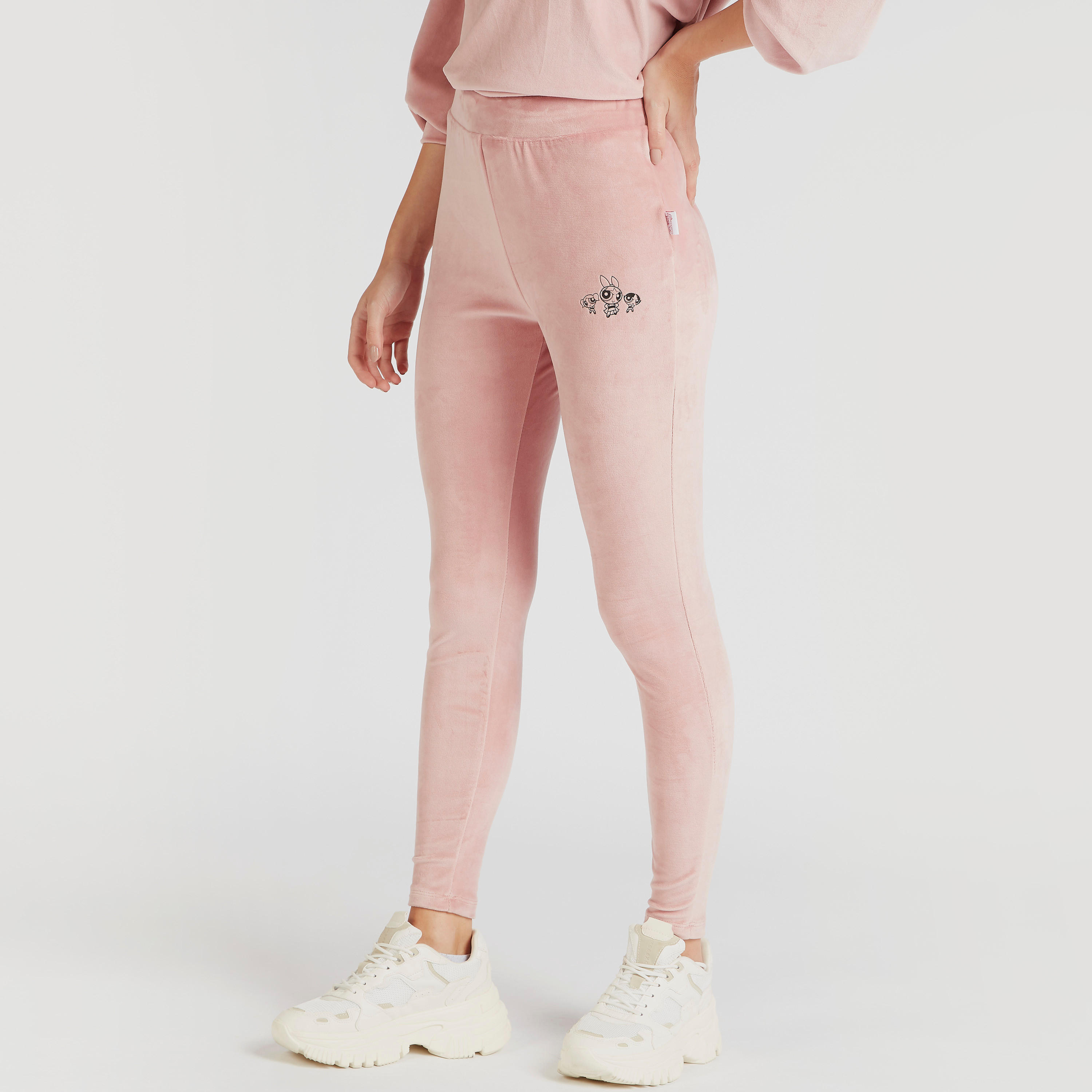 بنطلون رياضي بارز الملمس بخصر مطاطي وتصميم باور باف جيرلز-women-clothing-bottoms-joggers-image-1