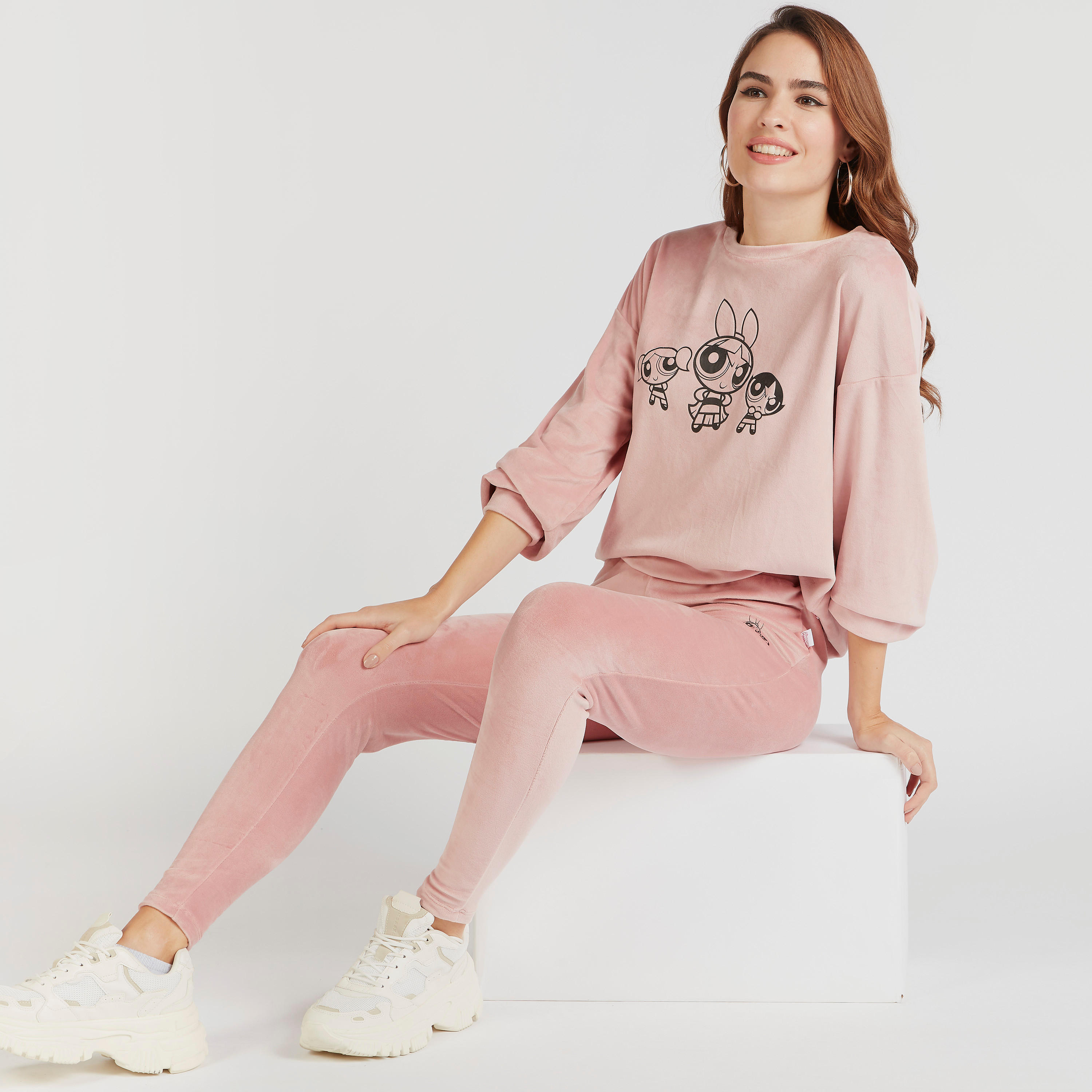 بنطلون رياضي بارز الملمس بخصر مطاطي وتصميم باور باف جيرلز-women-clothing-bottoms-joggers-image-2