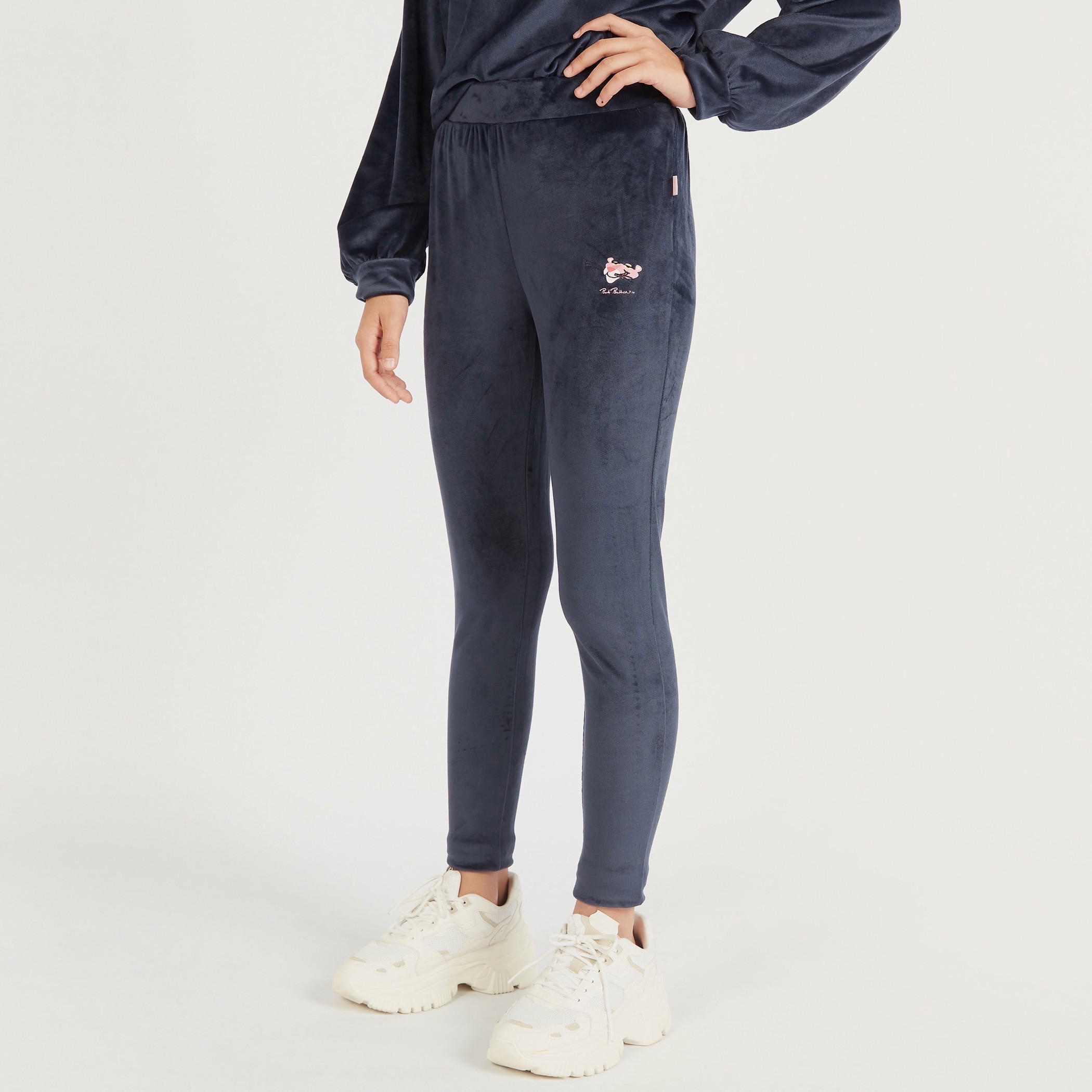 بنطلون رياضي بارز الملمس بخصر مطّاطي وتصميم بينك بانتر-women-clothing-bottoms-joggers-image-1