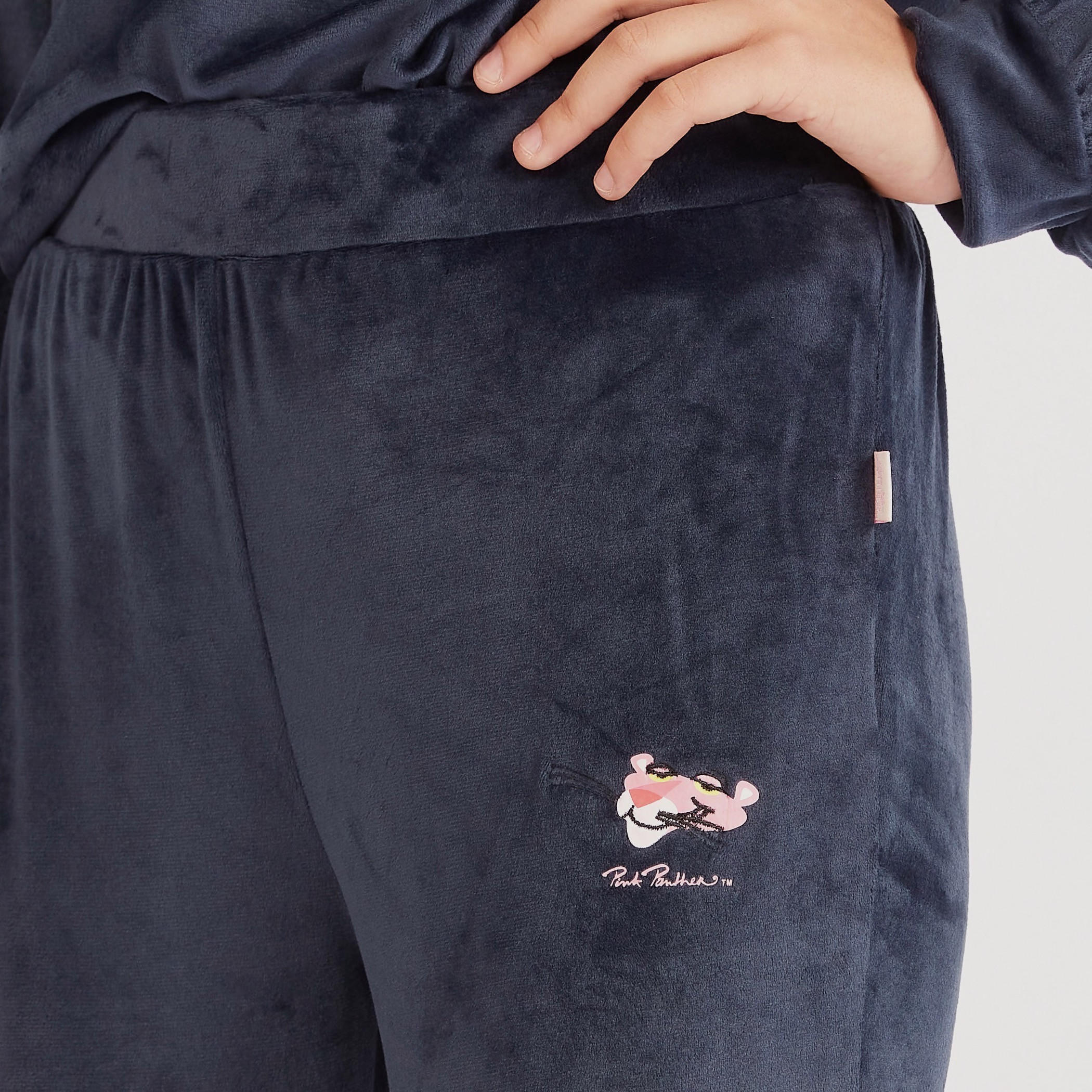 بنطلون رياضي بارز الملمس بخصر مطّاطي وتصميم بينك بانتر-women-clothing-bottoms-joggers-image-3