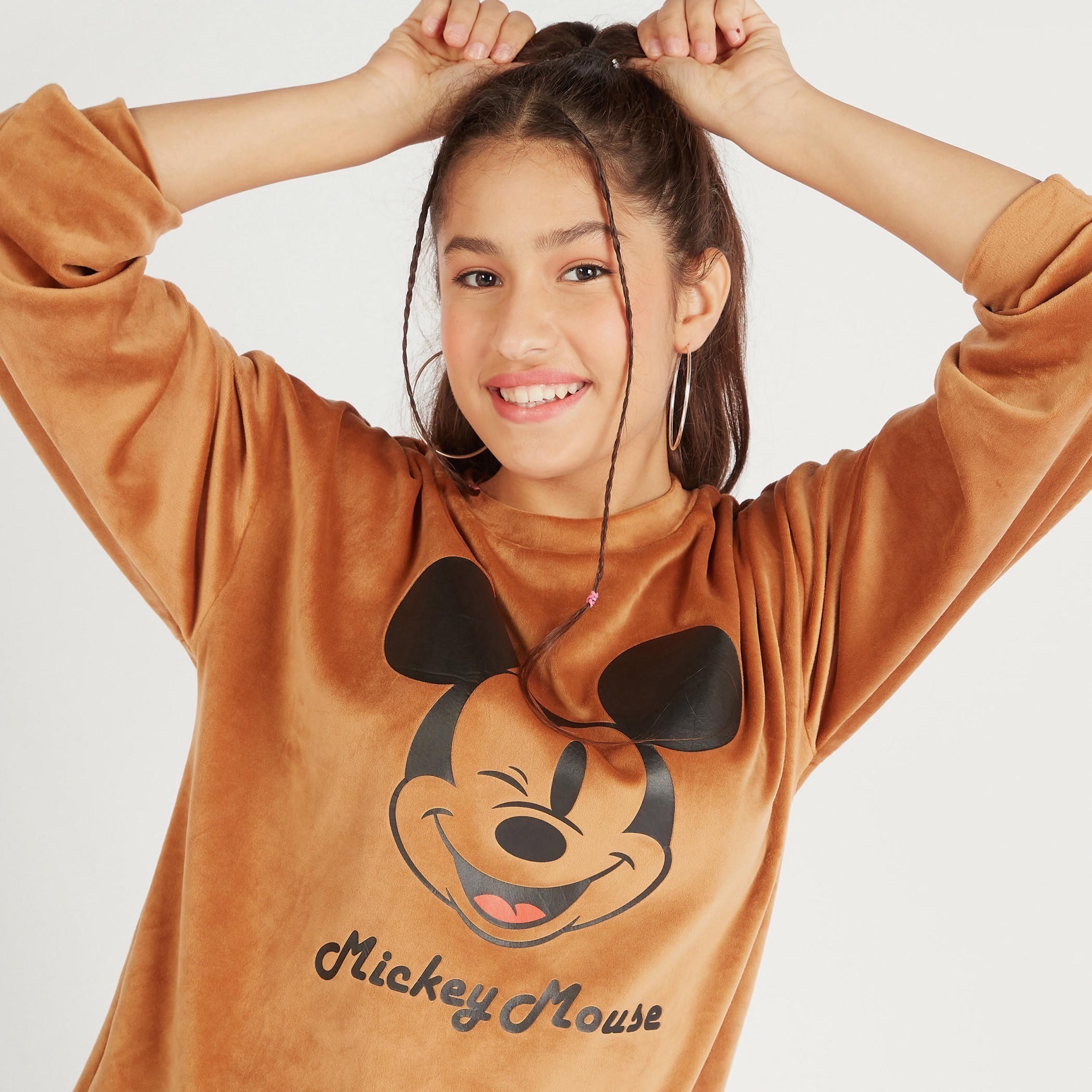 سويت شيرت بياقة ضيقة وأكمام طويلة وطبعات ميكي ماوس-women-winterwear-hoodiesandsweatshirts-sweatshirts-image-3