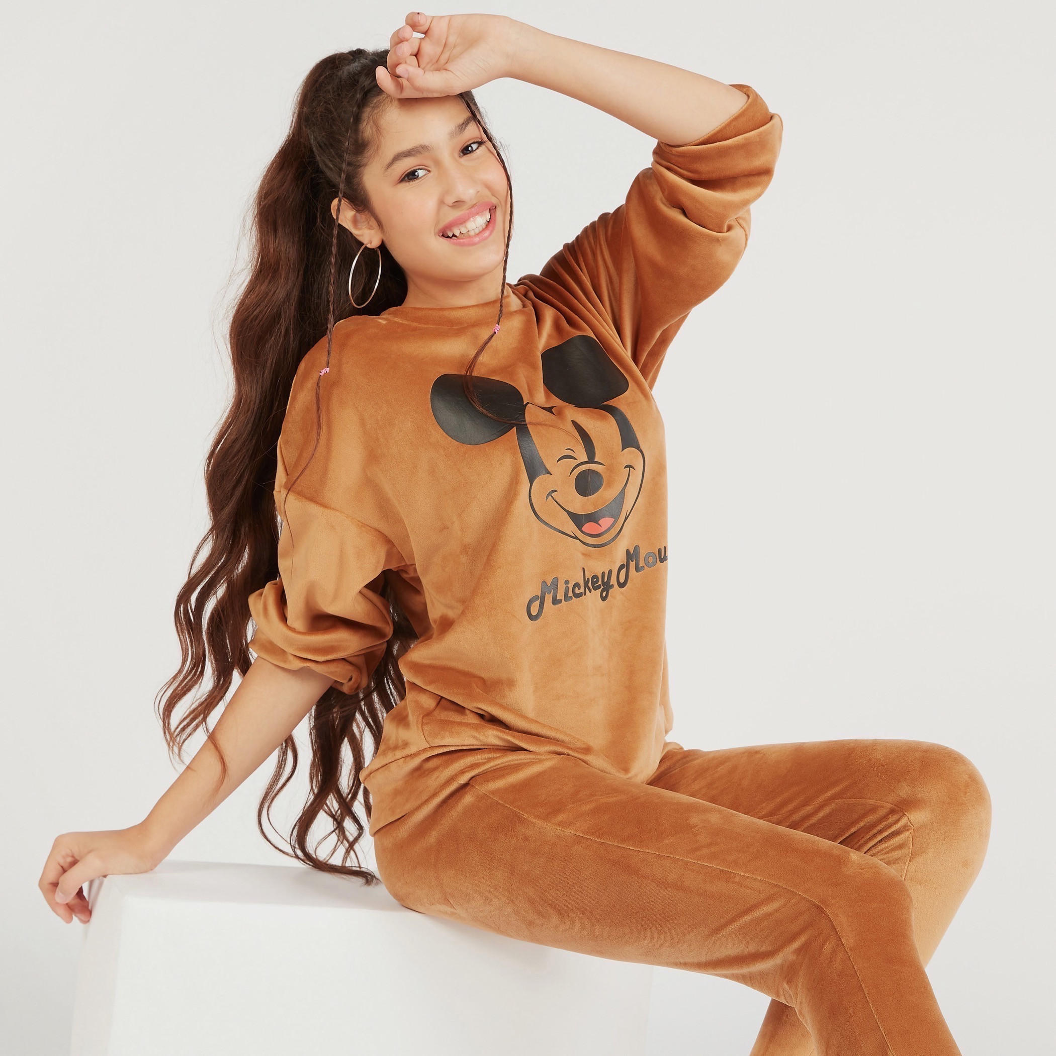 سويت شيرت بياقة ضيقة وأكمام طويلة وطبعات ميكي ماوس-women-winterwear-hoodiesandsweatshirts-sweatshirts-image-6