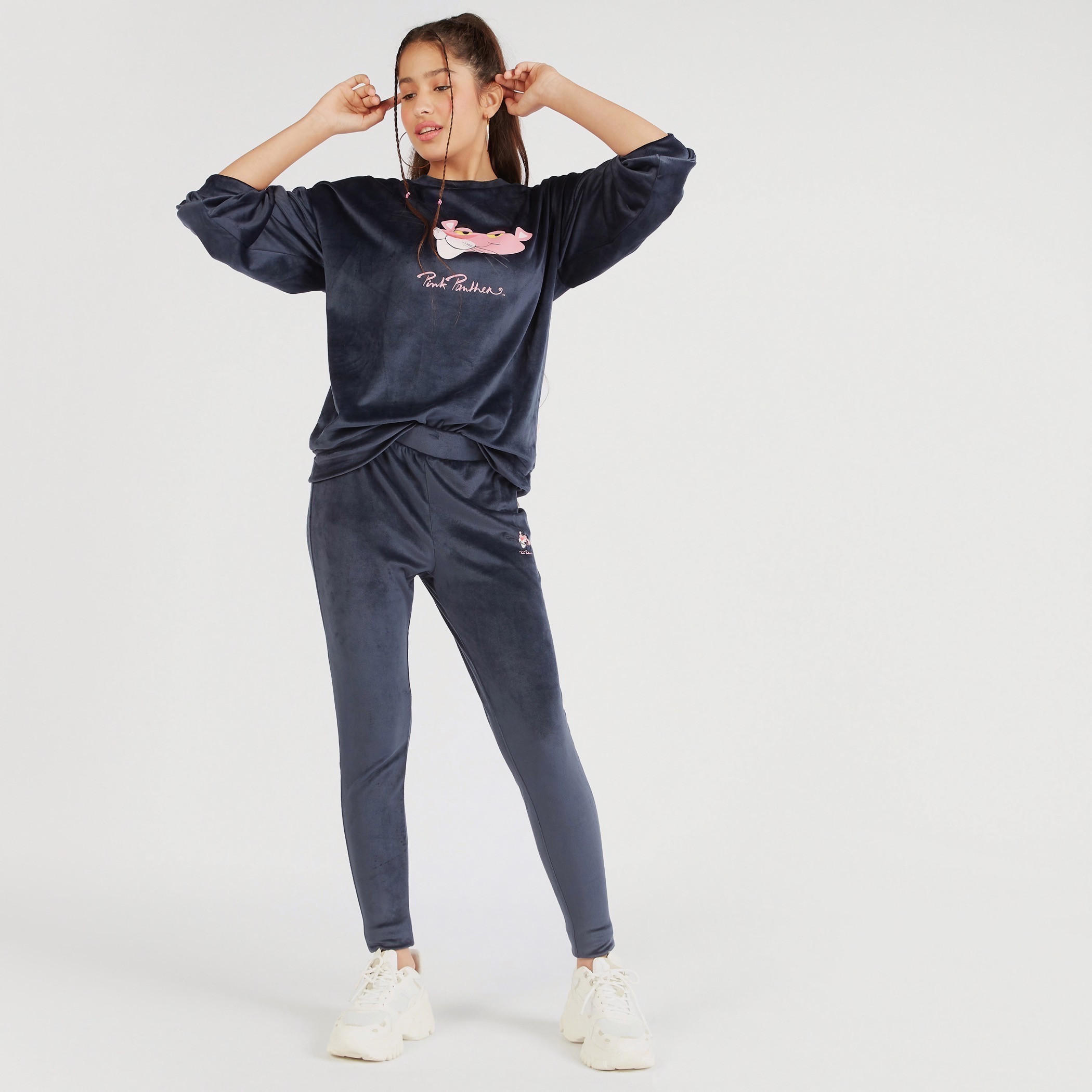 سويت شيرت بارز الملمس بياقة ضيقة وأكمام طويلة وتصميم بينك بانتر-women-winterwear-hoodiesandsweatshirts-sweatshirts-image-2