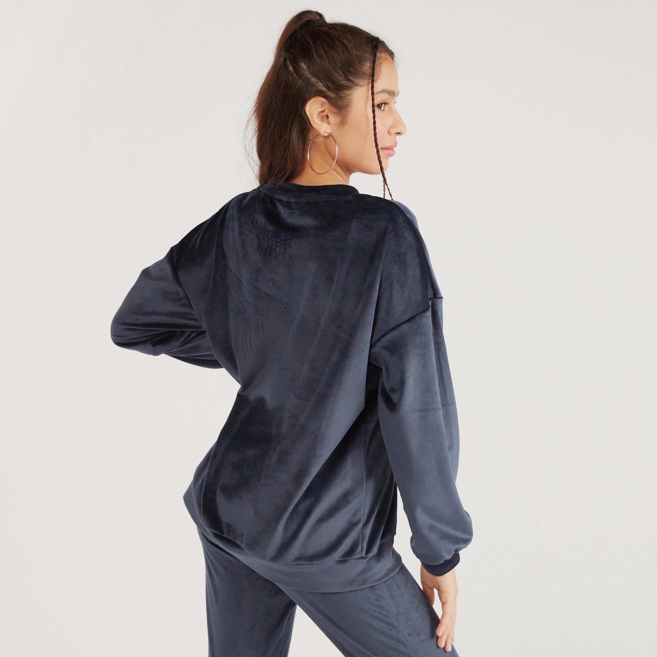 سويت شيرت بارز الملمس بياقة ضيقة وأكمام طويلة وتصميم بينك بانتر-women-winterwear-hoodiesandsweatshirts-sweatshirts-image-4