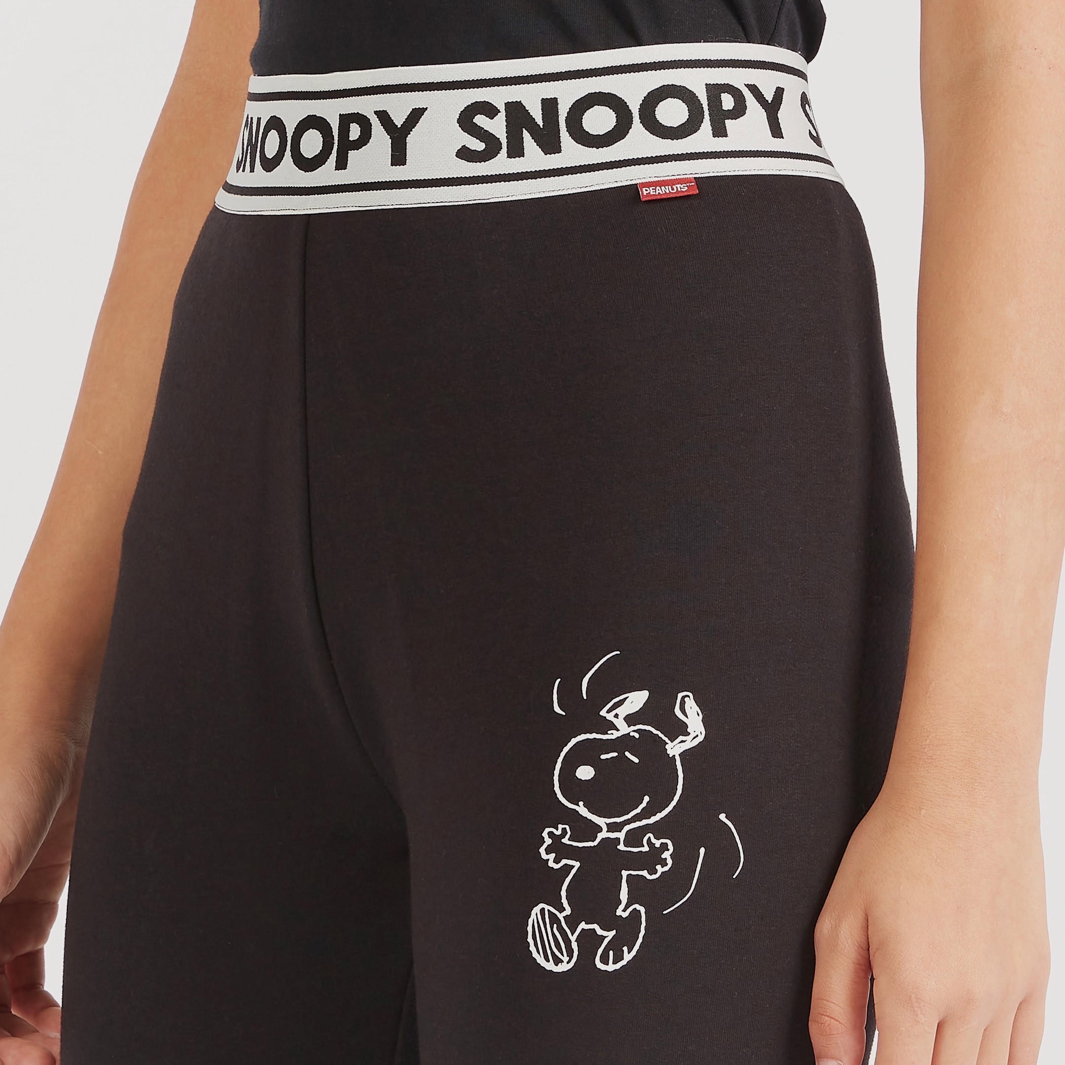 بنطلون ليقنز بخصر مطاطي متوسط الارتفاع وطبعات سنوبي-women-clothing-bottoms-leggings-image-3