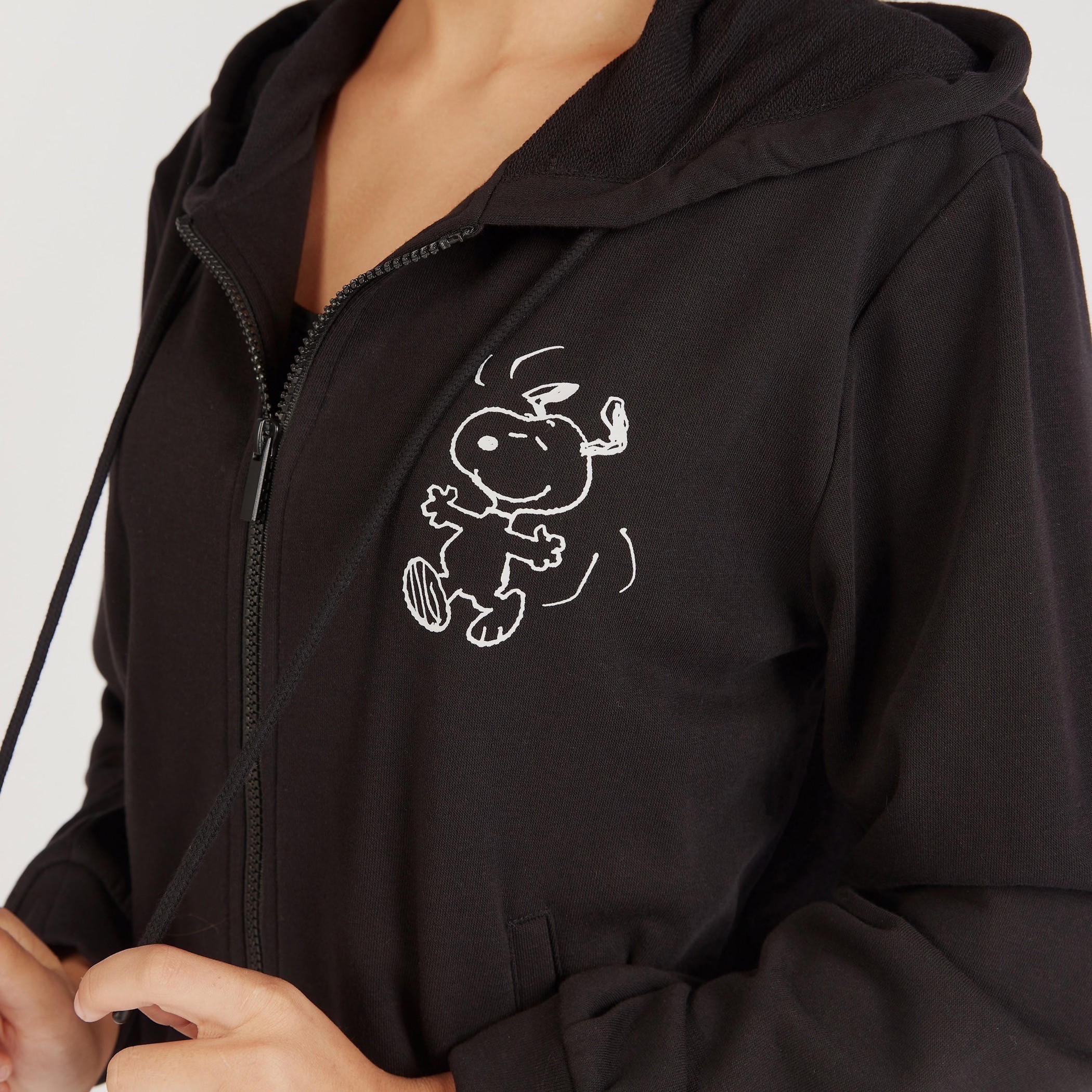 جاكيت بأكمام طويلة وطبعات سنوبي-women-winterwear-coatsandjackets-jackets-image-5