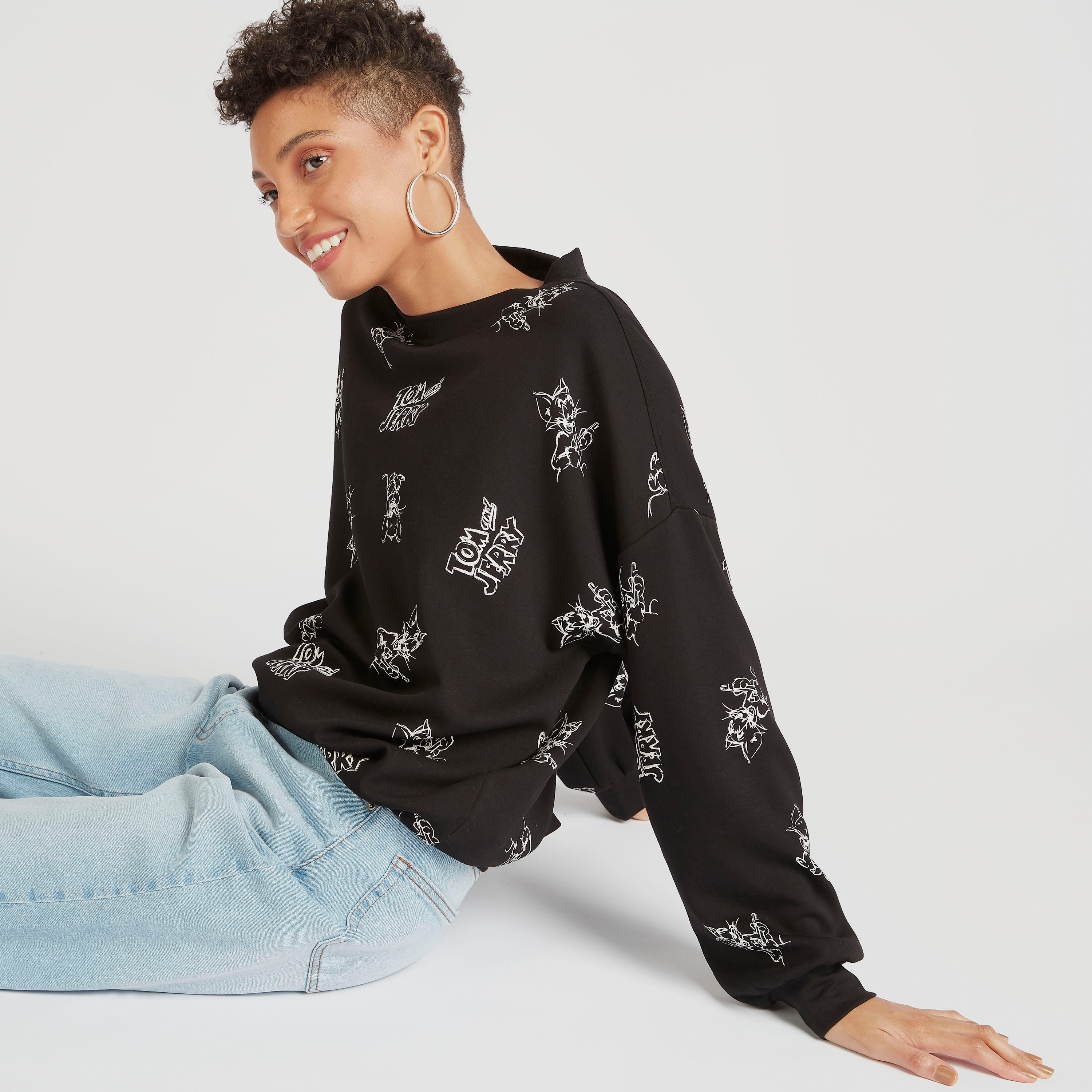 سويت شيرت بأكمام طويلة وياقة ضيّقة وطبعات توم أند جيري-women-winterwear-hoodiesandsweatshirts-sweatshirts-image-3
