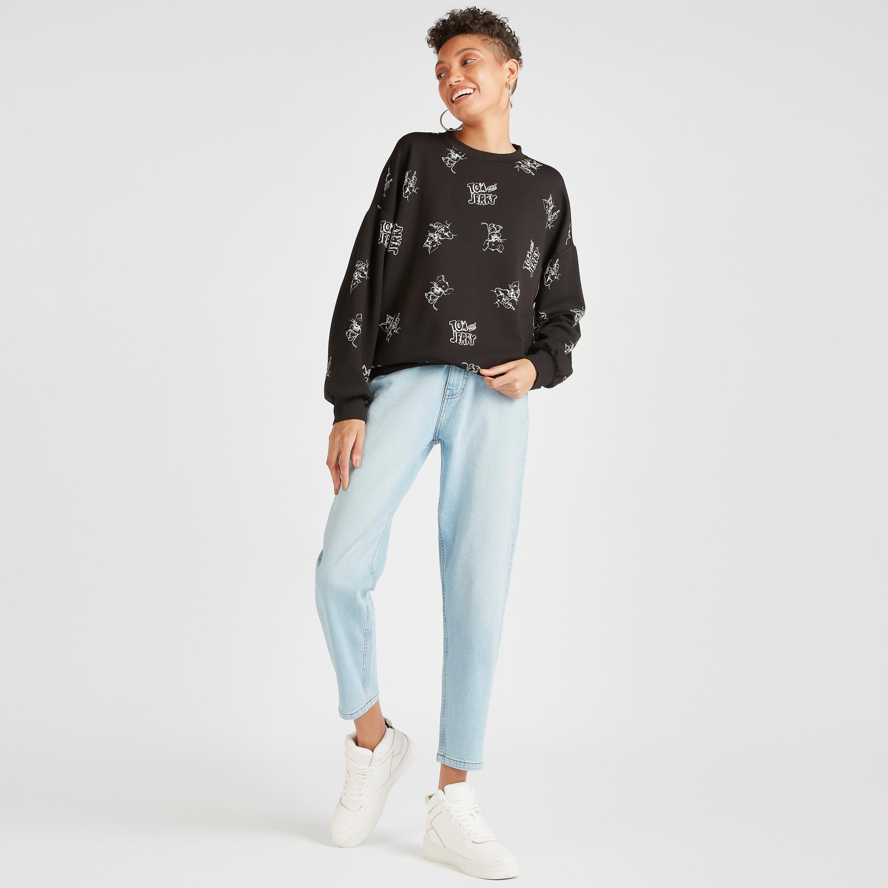 سويت شيرت بأكمام طويلة وياقة ضيّقة وطبعات توم أند جيري-women-winterwear-hoodiesandsweatshirts-sweatshirts-image-2