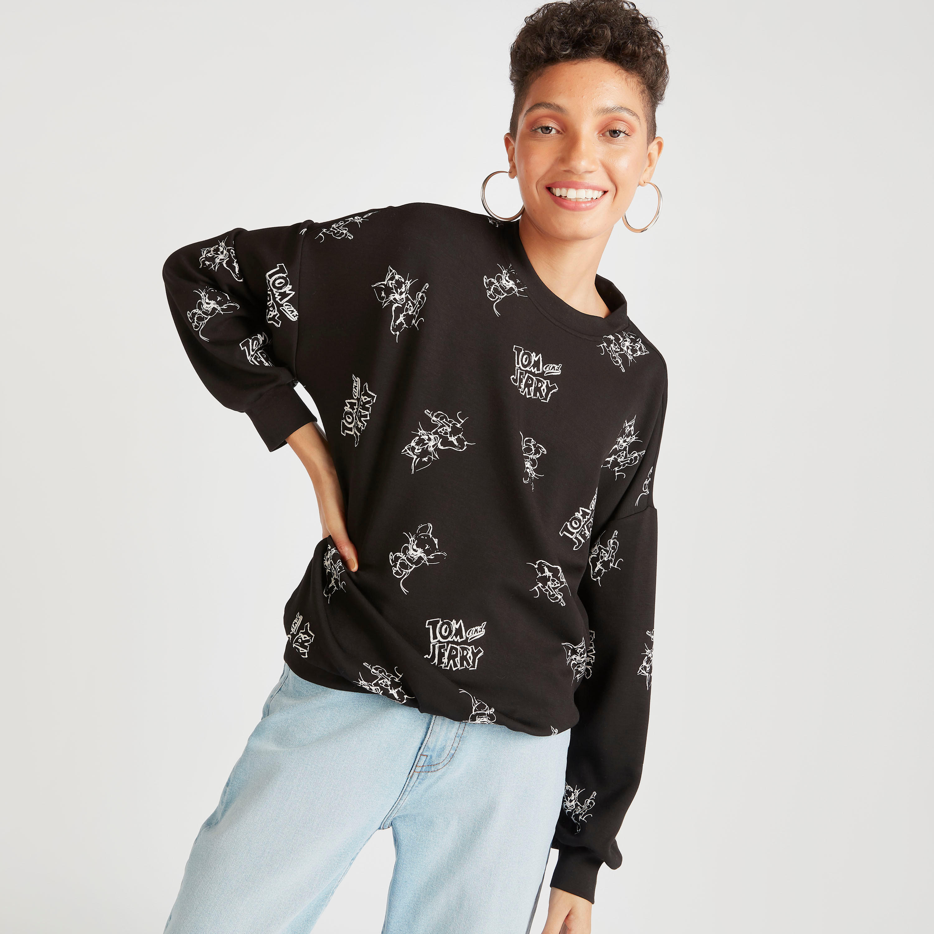 سويت شيرت بأكمام طويلة وياقة ضيّقة وطبعات توم أند جيري-women-winterwear-hoodiesandsweatshirts-sweatshirts-image-1
