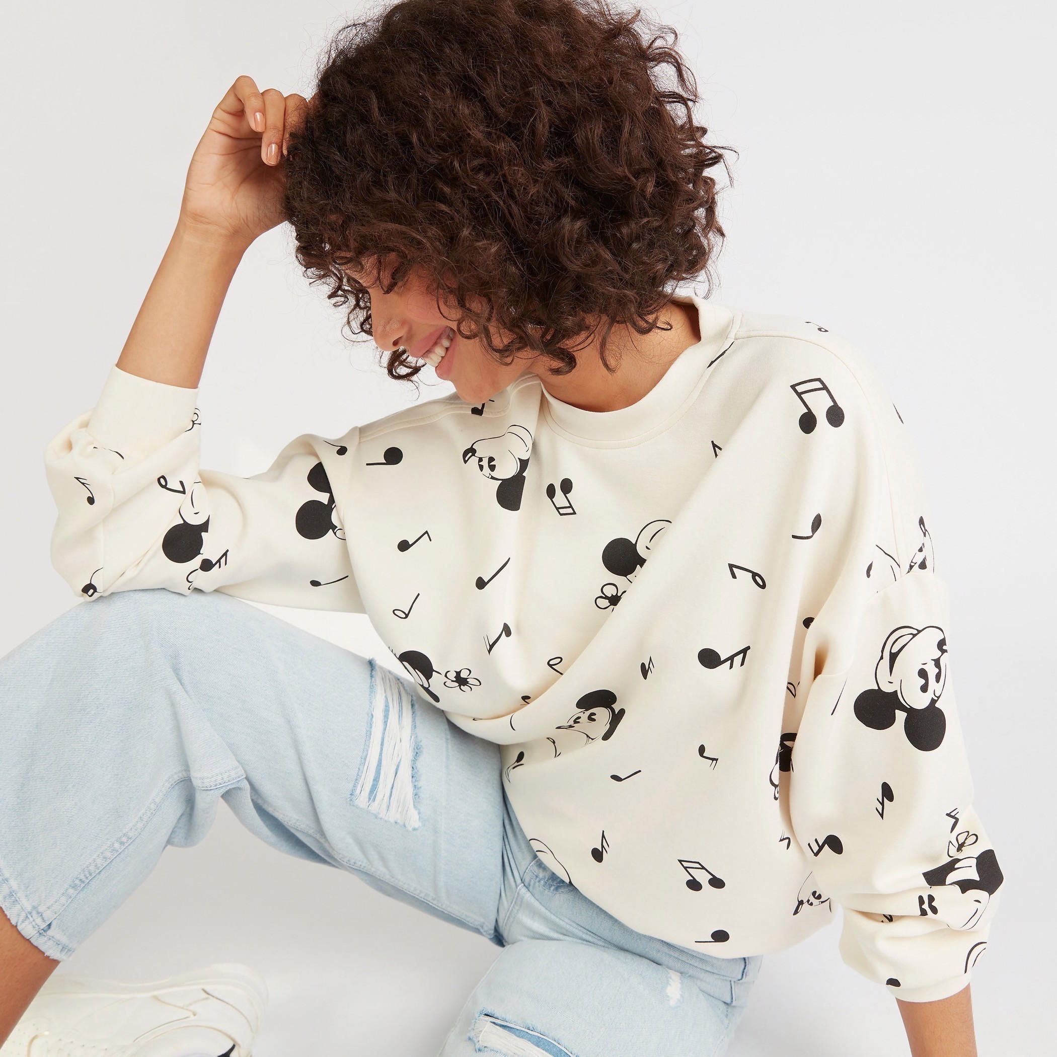 سويت شيرت بياقة مستديرة وأكمام طويلة وطبعات ميكي وميني-women-winterwear-hoodiesandsweatshirts-sweatshirts-image-1