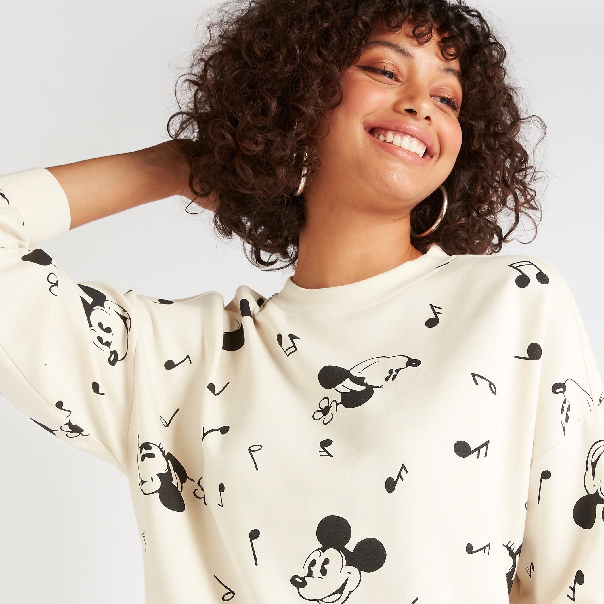 سويت شيرت بياقة مستديرة وأكمام طويلة وطبعات ميكي وميني-women-winterwear-hoodiesandsweatshirts-sweatshirts-image-3