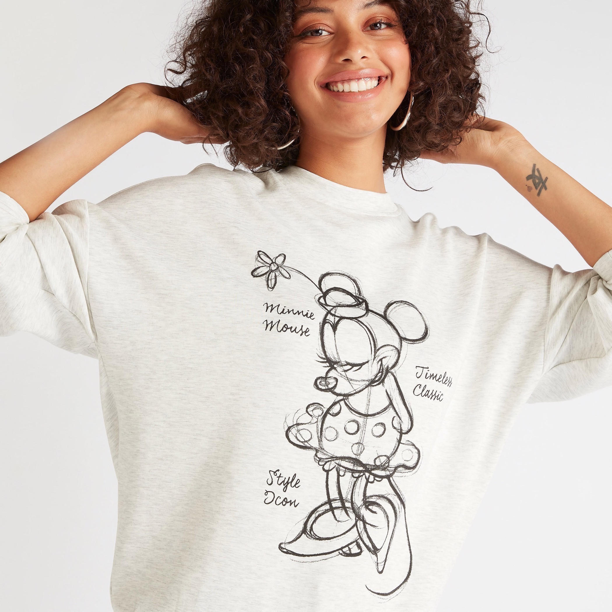 سويت شيرت بياقة ضيقة وأكمام طويلة وطبعات ميني ماوس-women-winterwear-hoodiesandsweatshirts-sweatshirts-image-3