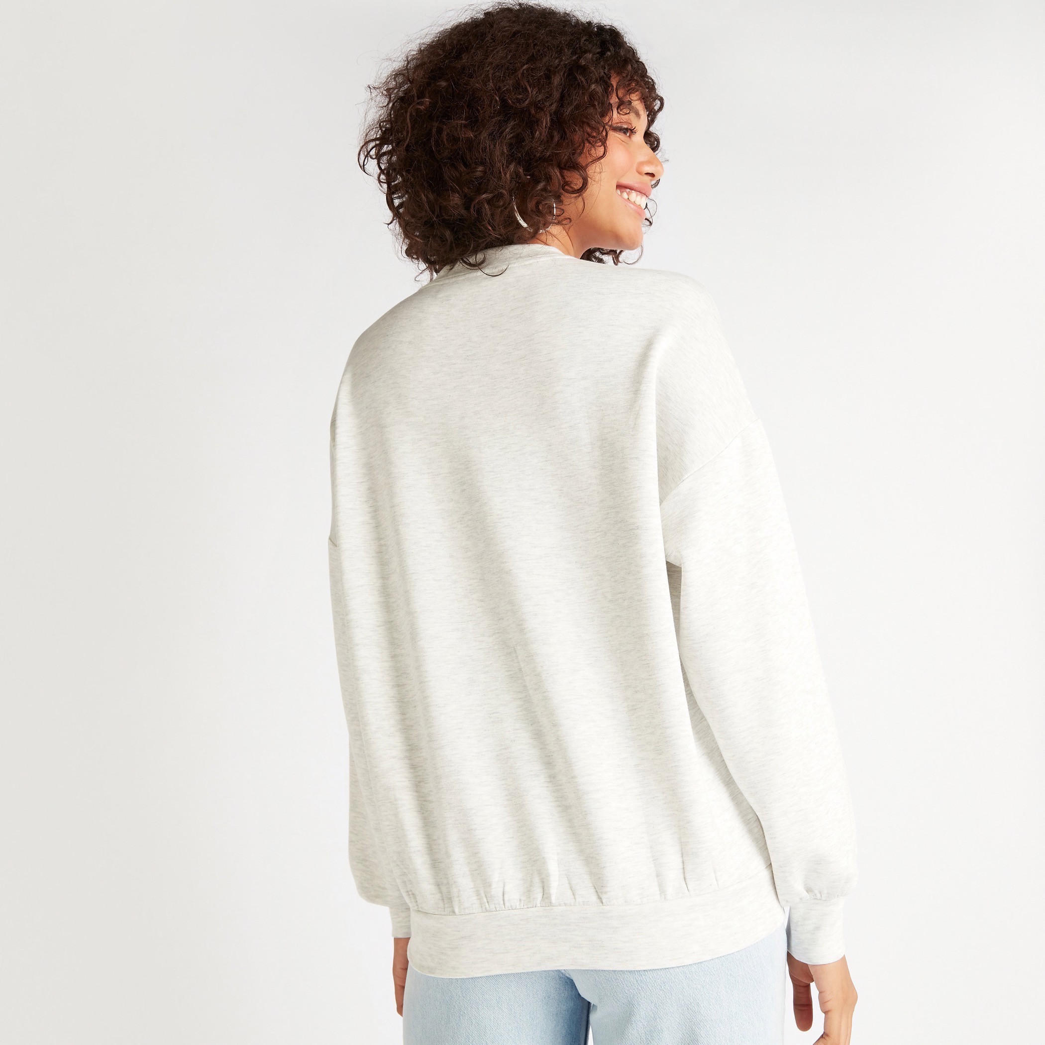 سويت شيرت بياقة ضيقة وأكمام طويلة وطبعات ميني ماوس-women-winterwear-hoodiesandsweatshirts-sweatshirts-image-4
