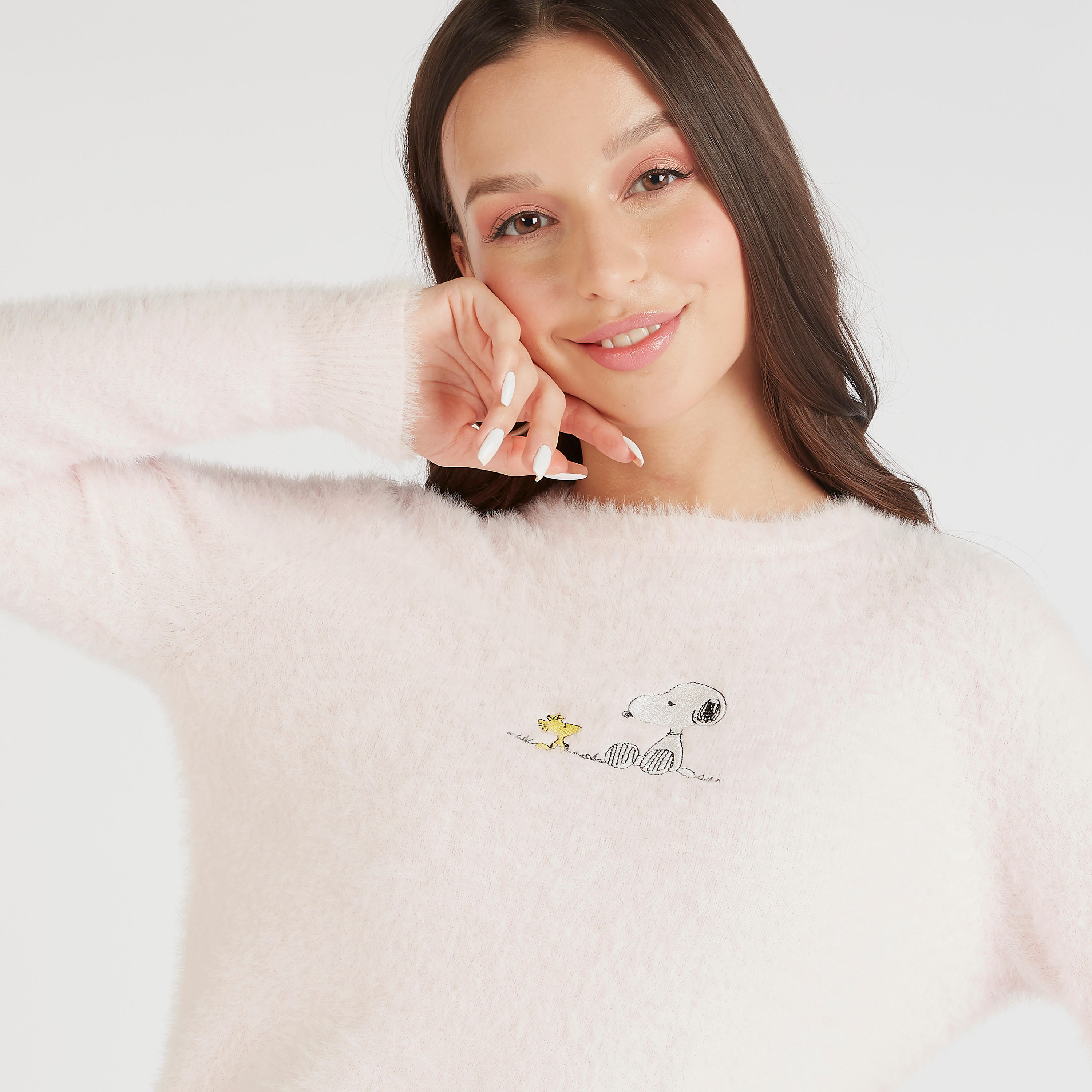 سويت شيرت بياقة ضيقة وأكمام طويلة وطبعات سنوبي بارزة الملمس-women-clothing-cardigansandjumpers-jumpers-image-3