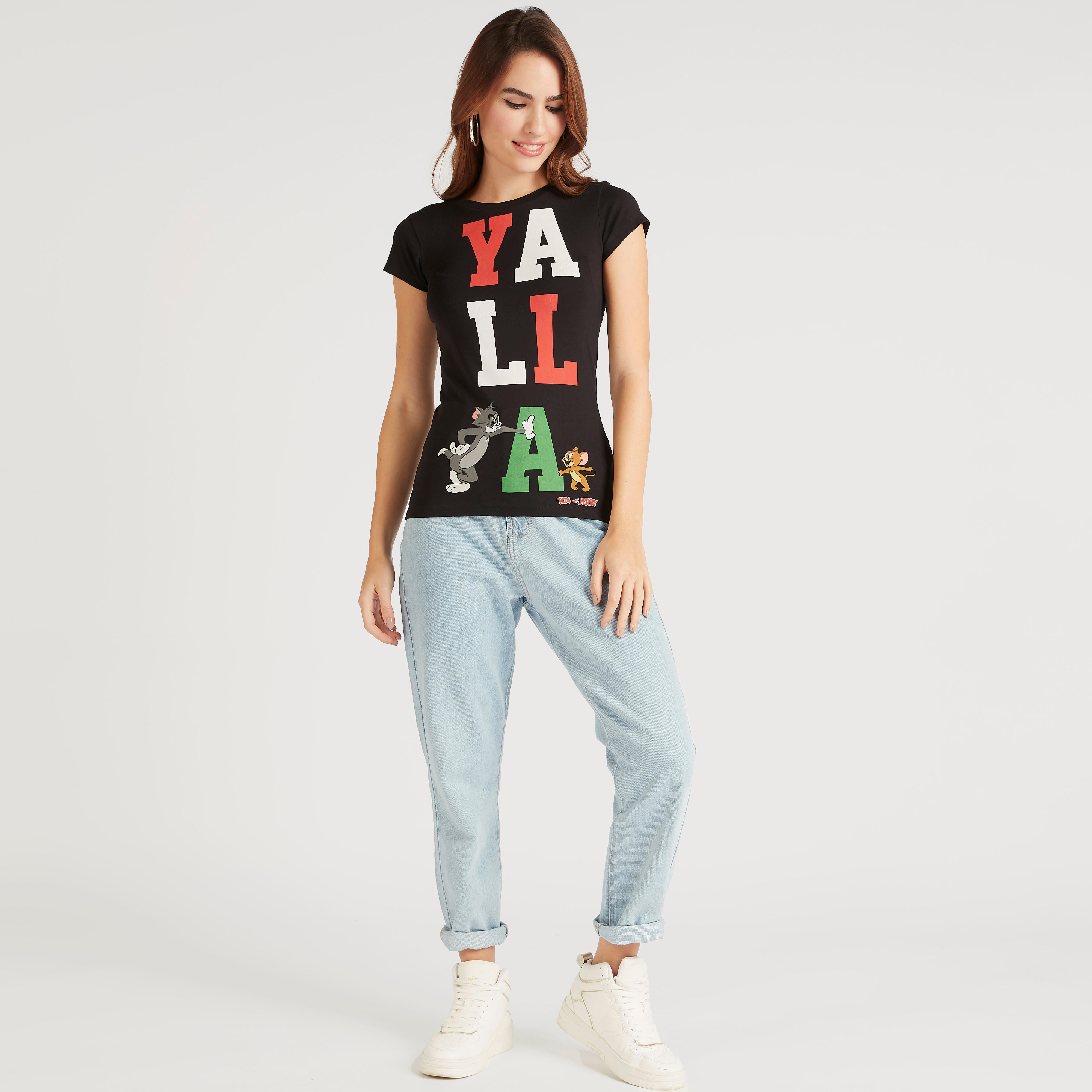 تيشيرت بياقة ضيّقة وأكمام كاب وطبعات توم آند جيري-women-clothing-tshirts-image-2