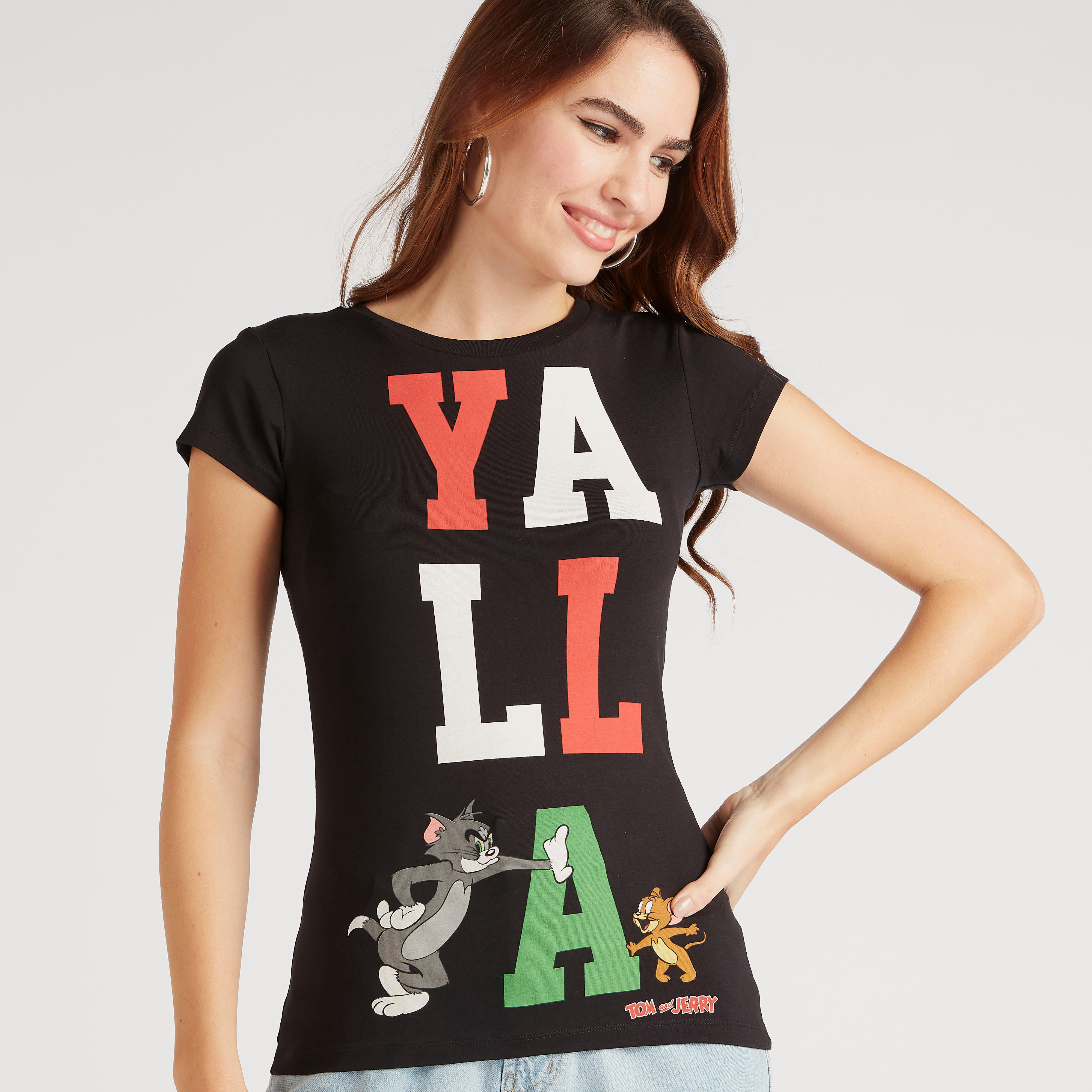 تيشيرت بياقة ضيّقة وأكمام كاب وطبعات توم آند جيري-women-clothing-tshirts-image-3