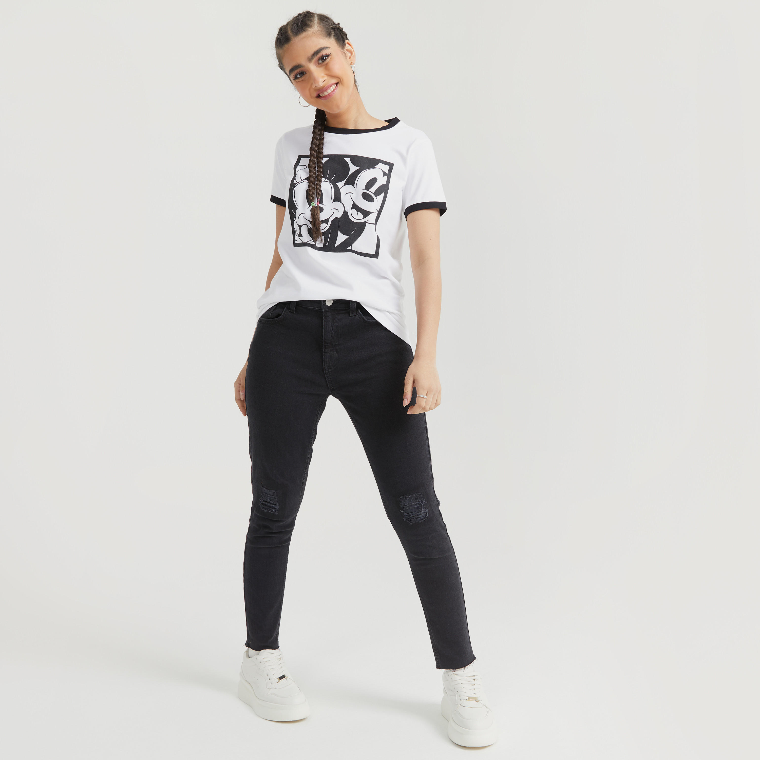 تيشيرت بياقة ضيّقة وأكمام قصيرة وطبعات ميكي ماوس-women-clothing-tshirts-image-2