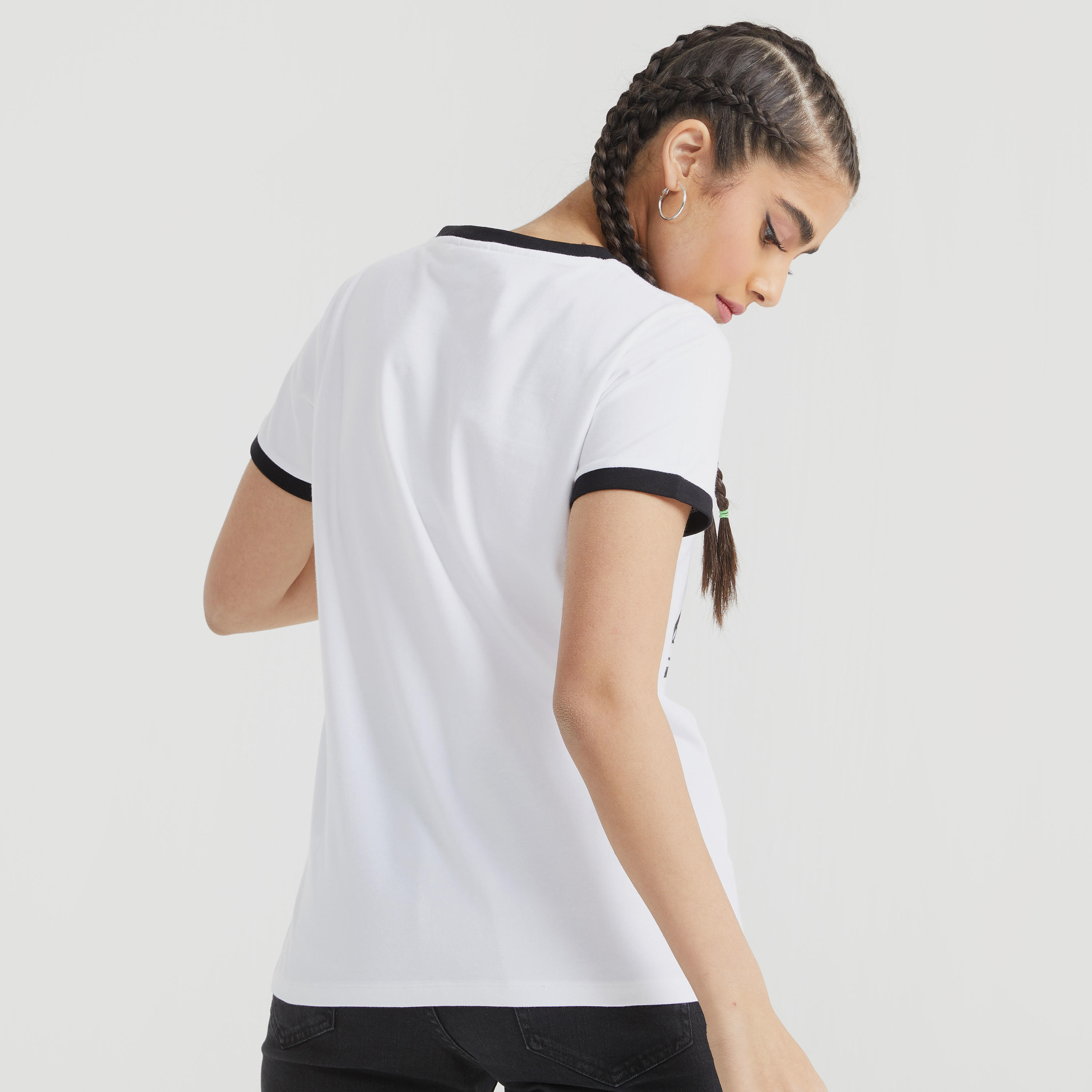 تيشيرت بياقة ضيّقة وأكمام قصيرة وطبعات ميكي ماوس-women-clothing-tshirts-image-4