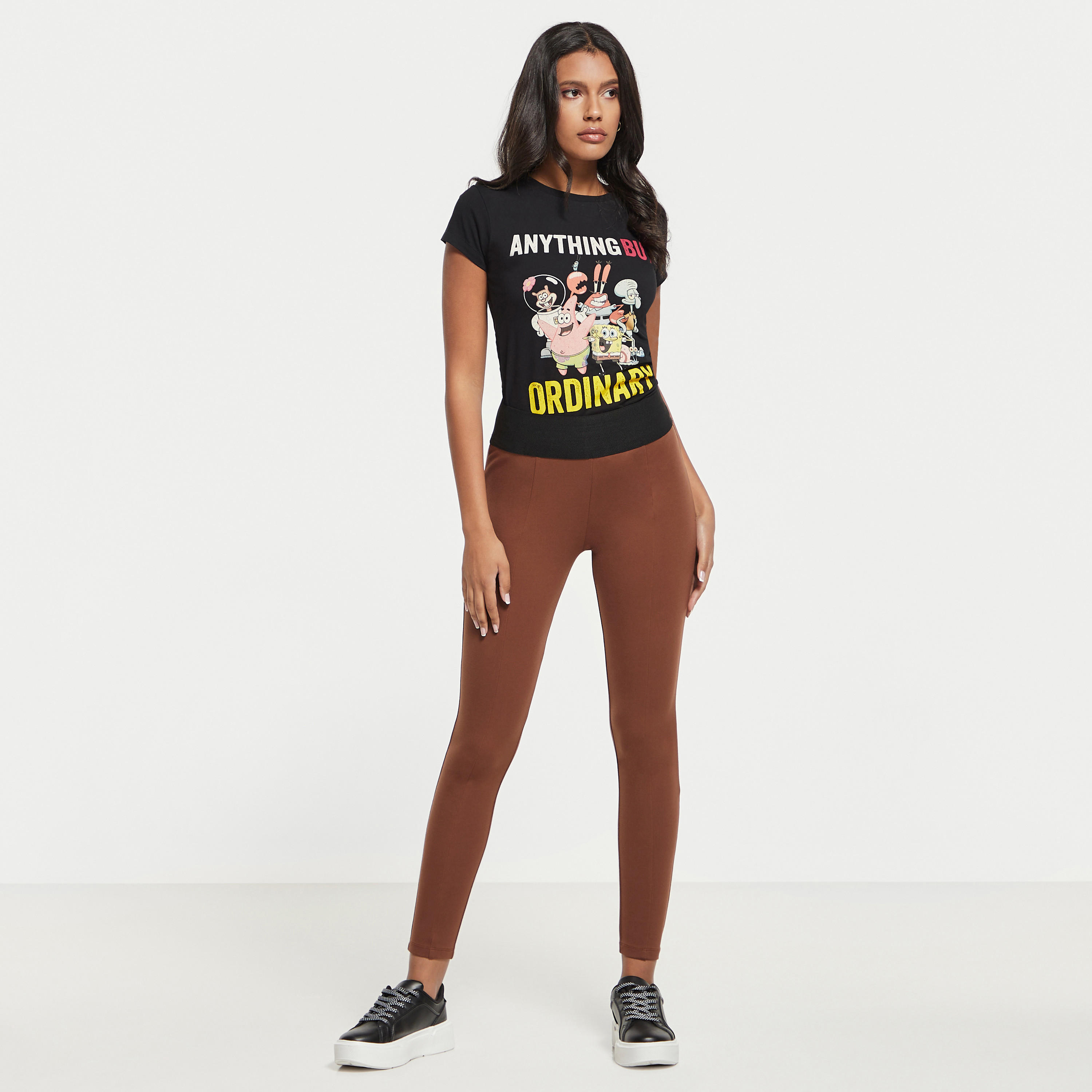 تيشيرت بياقة ضيّقة وأكمام قصيرة وطبعات سبونج بوب-women-clothing-tshirts-image-2