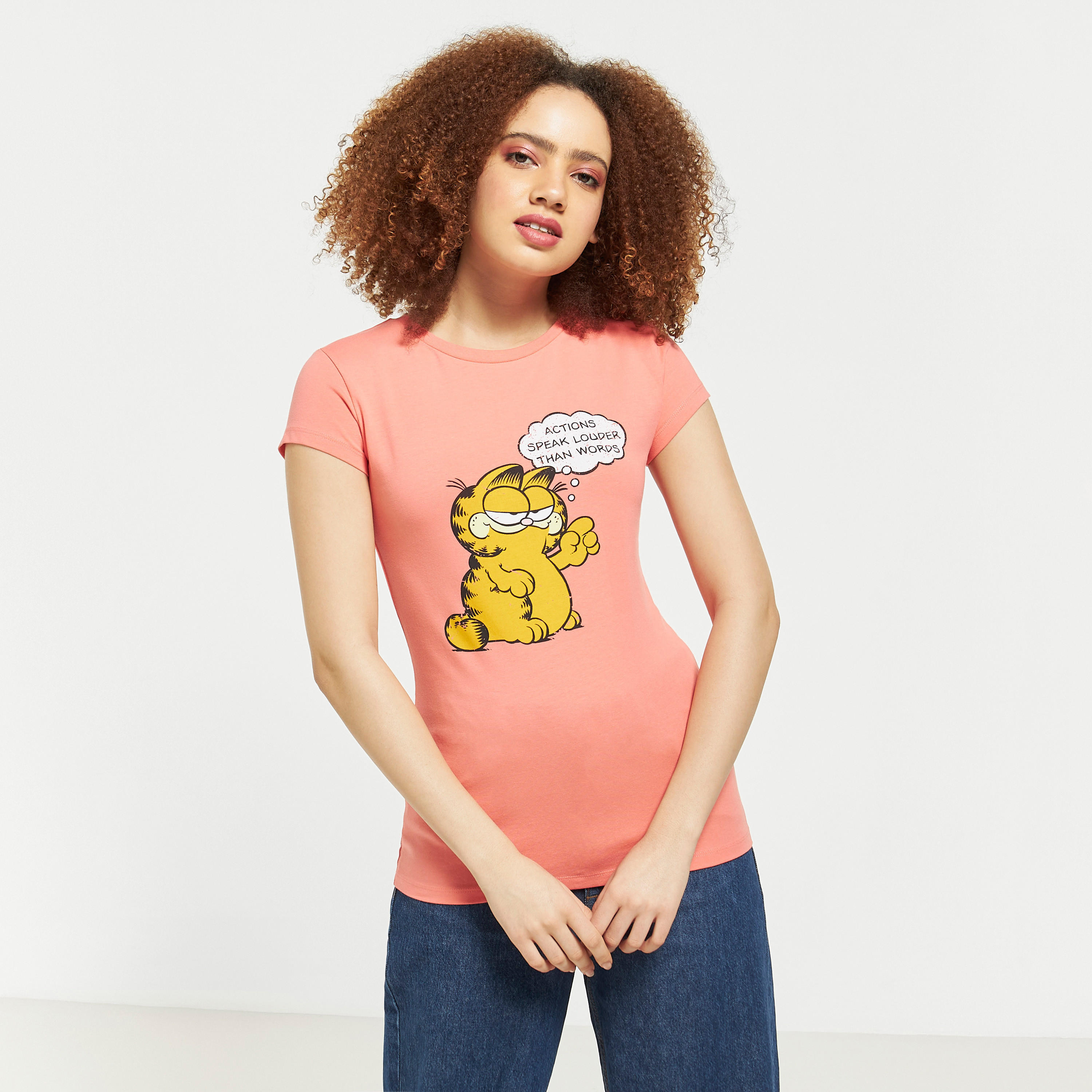 تيشيرت بياقة ضيّقة وأكمام قصيرة وطبعات غارفيلد-women-clothing-tshirts-image-1
