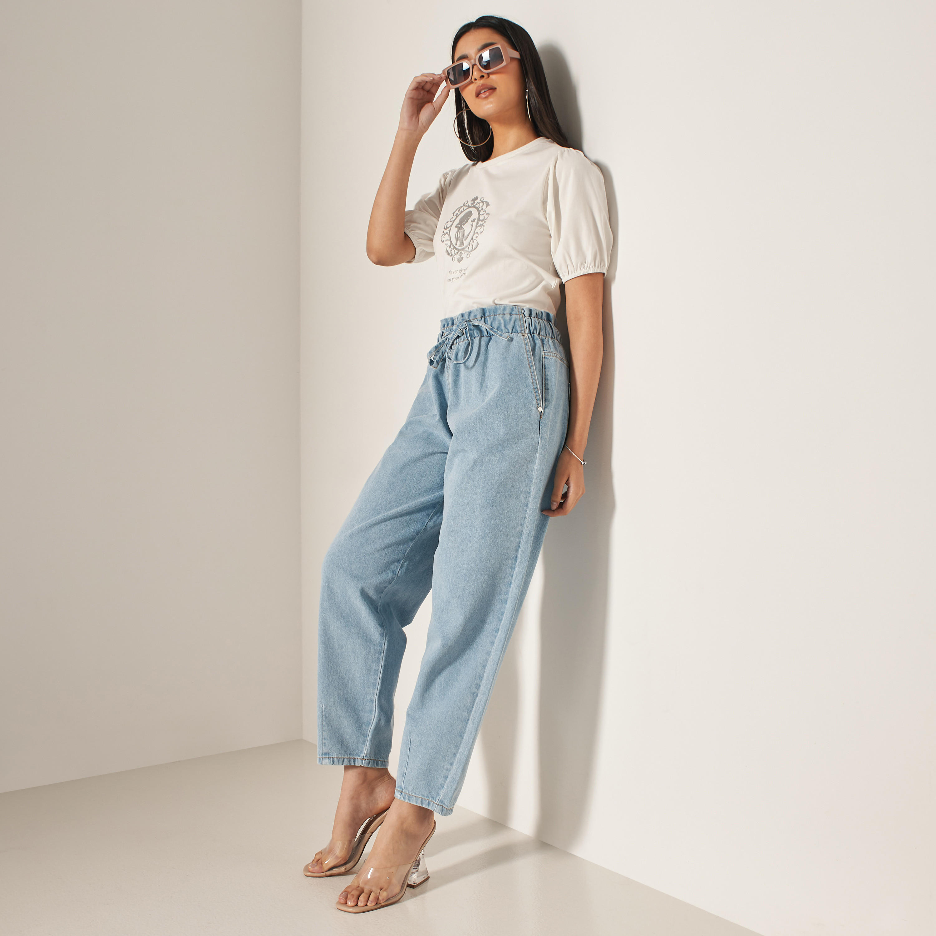 تيشيرت بياقة ضيّقة وأكمام منفوخة وطبعات برنسيس-women-clothing-tshirts-image-2