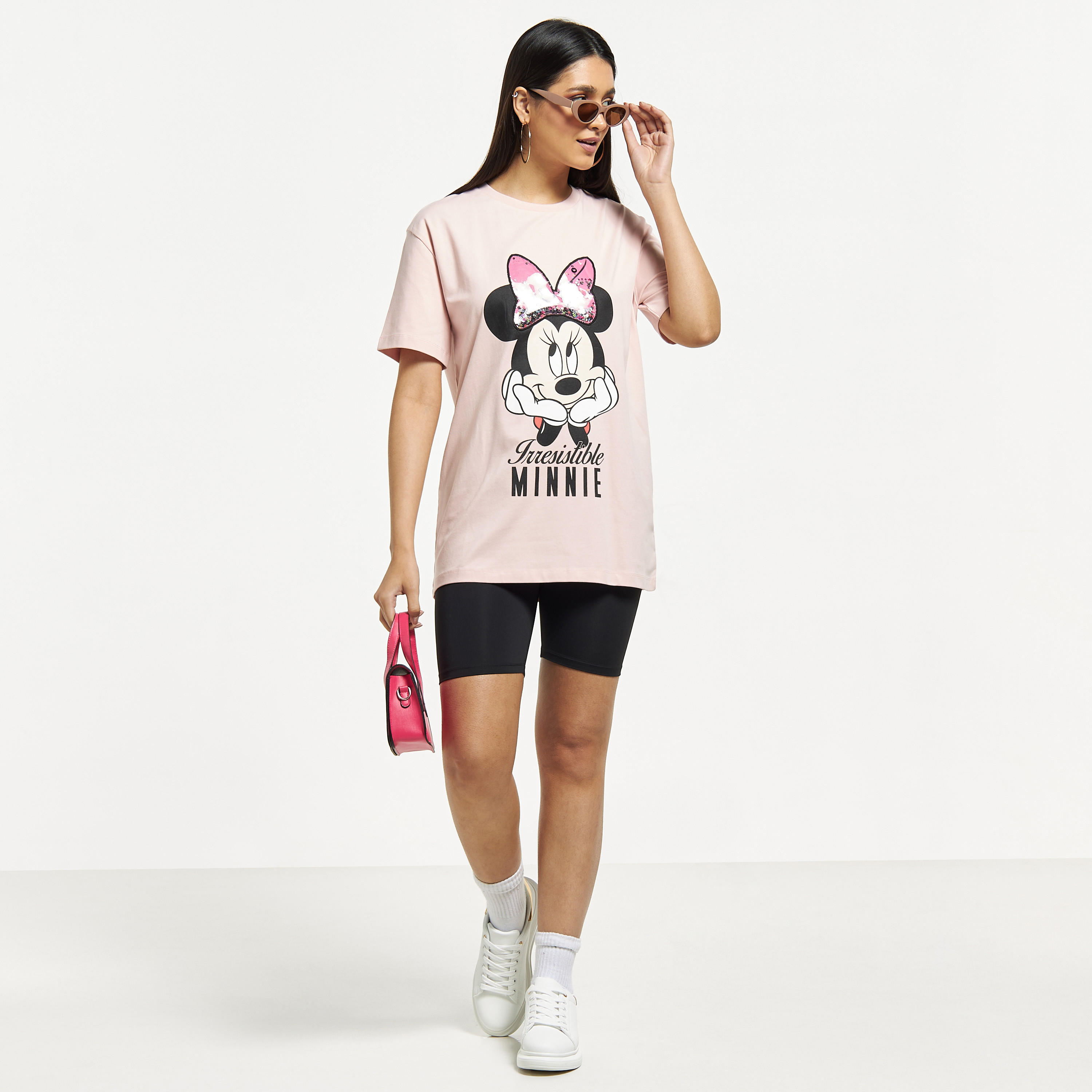 تيشيرت بياقة ضيّقة وأكمام قصيرة وطبعات ميني ماوس-women-clothing-tshirts-image-2