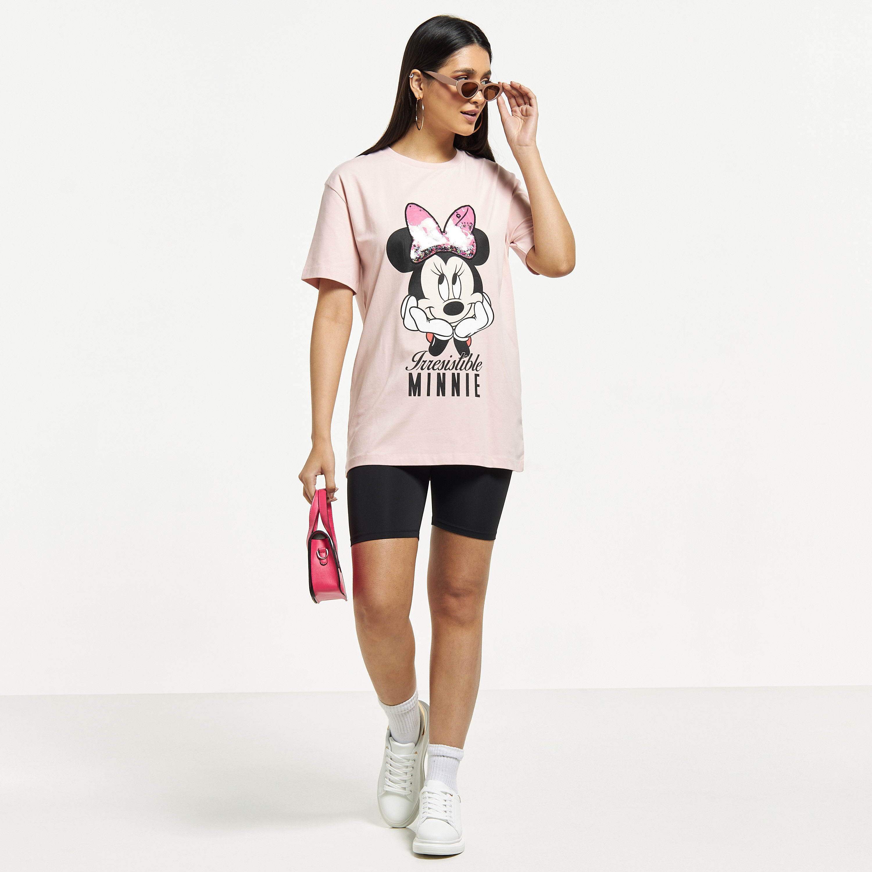 تيشيرت بياقة ضيّقة وأكمام قصيرة وطبعات ميني ماوس-women-clothing-tshirts-image-2
