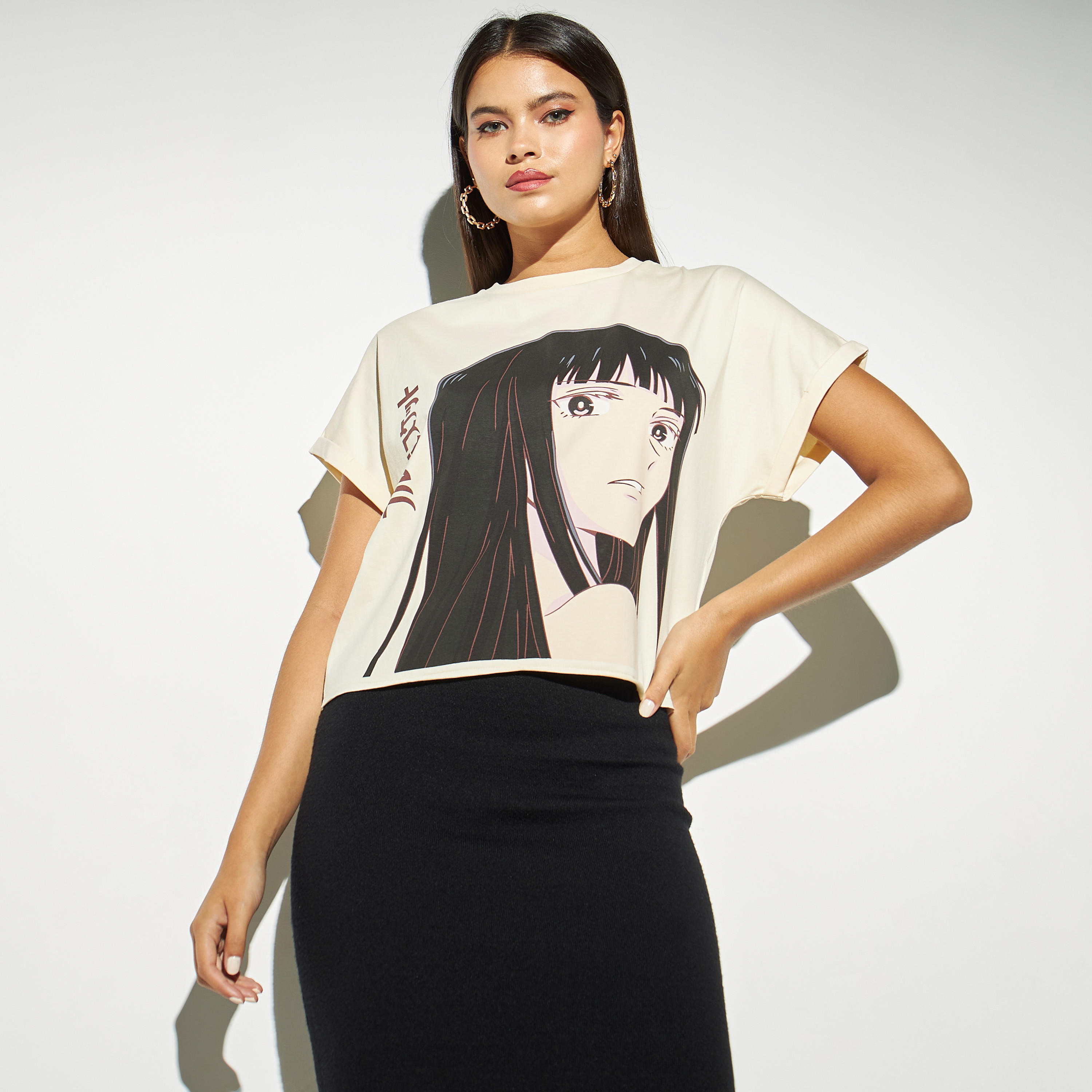 تيشيرت بوكسي قصير بياقة ضيّقة وطبعات-women-clothing-tshirts-image-1