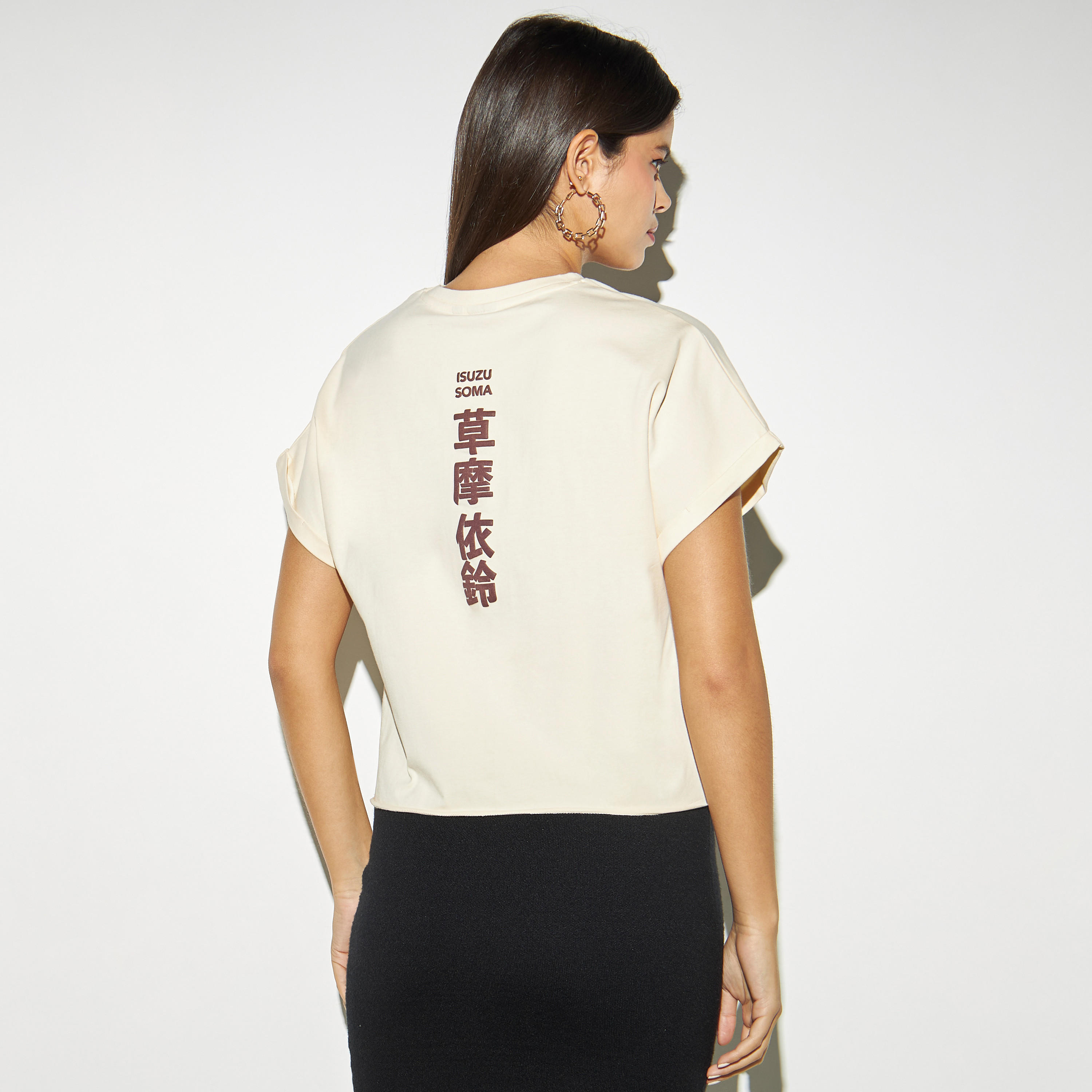 تيشيرت بوكسي قصير بياقة ضيّقة وطبعات-women-clothing-tshirts-image-3