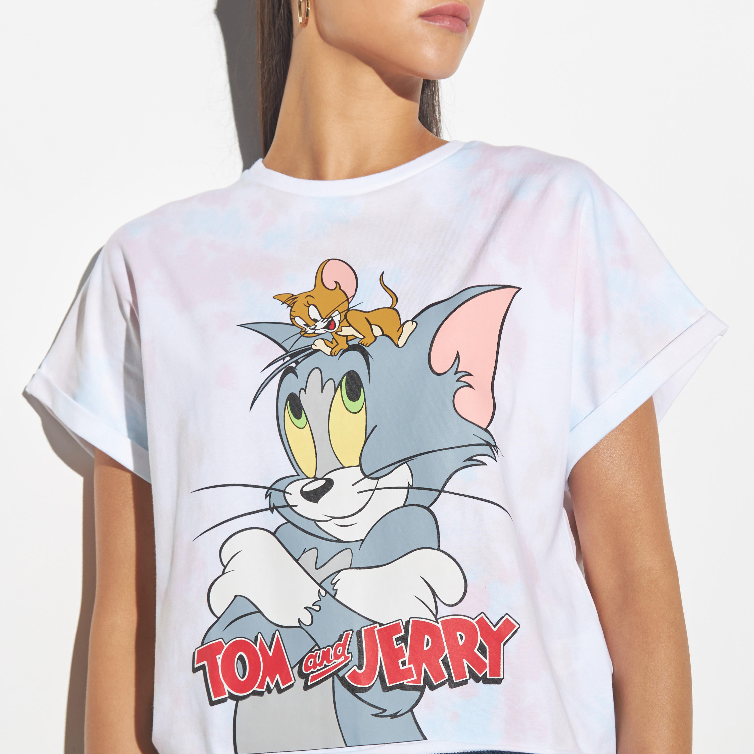 تيشيرت قصير بوكسي بأكمام قصيرة وياقة ضيقة وطبعات توم أند جيري-women-clothing-tshirts-image-3