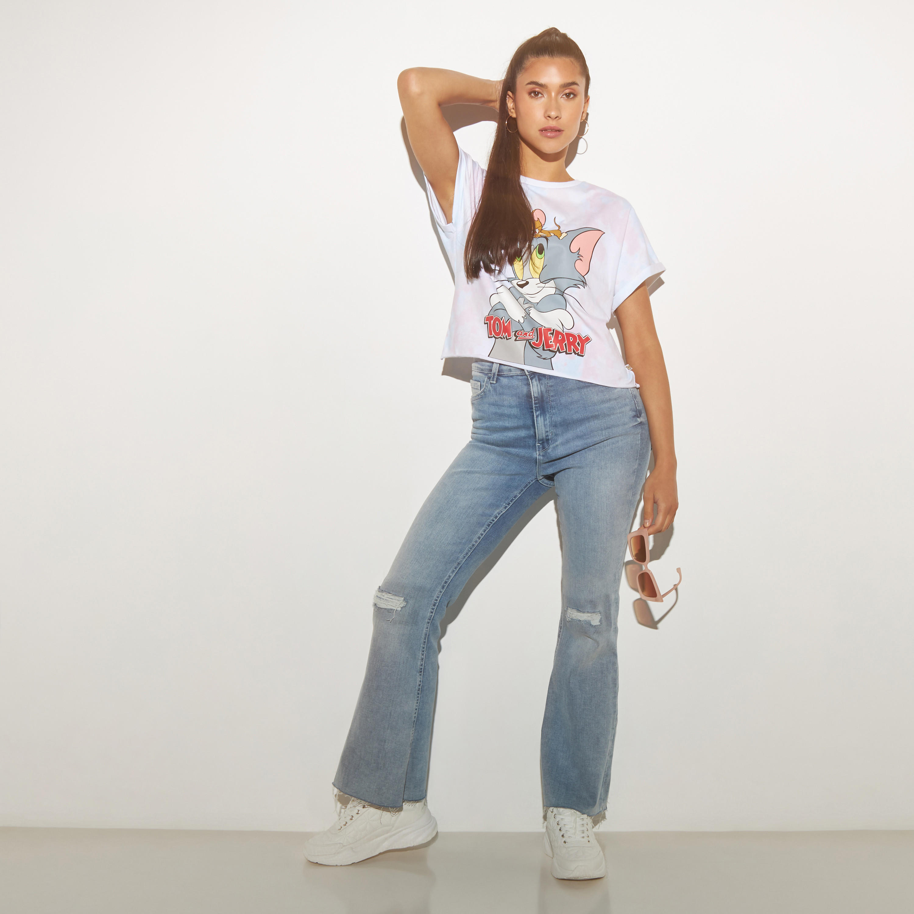 تيشيرت قصير بوكسي بأكمام قصيرة وياقة ضيقة وطبعات توم أند جيري-women-clothing-tshirts-image-5