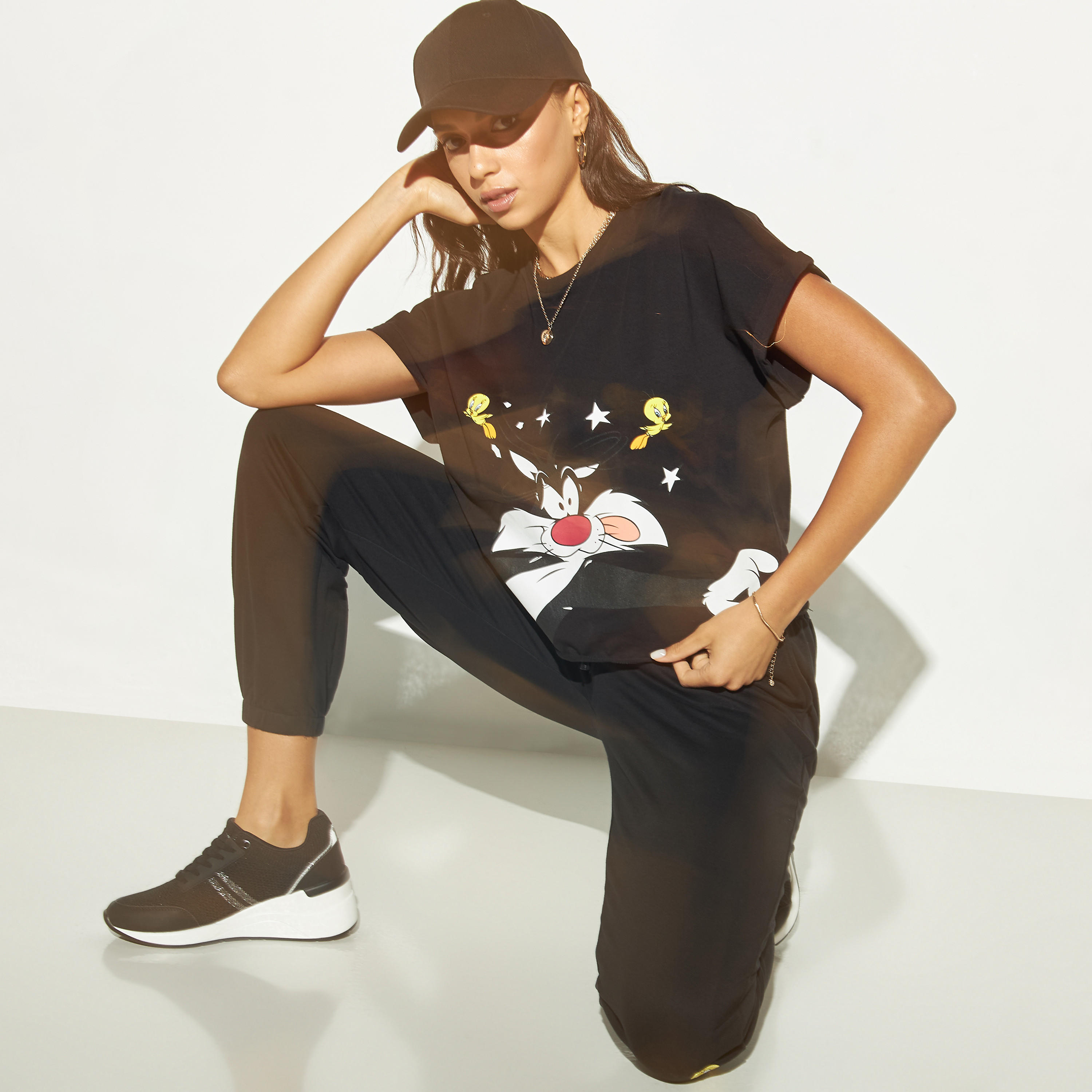 تيشيرت قصير بياقة مستديرة وطبعات-women-clothing-tshirts-image-4