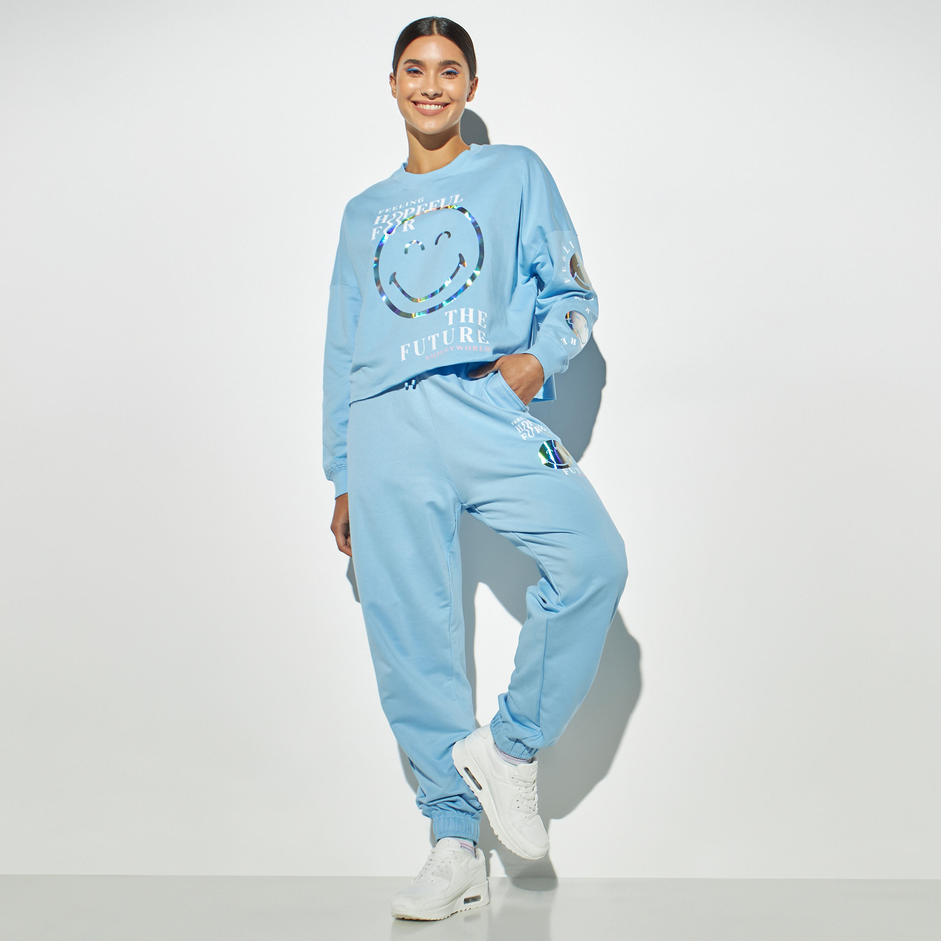 سويت شيرت بياقة ضيقة وأكمام طويلة وطبعات-women-winterwear-hoodiesandsweatshirts-sweatshirts-image-2