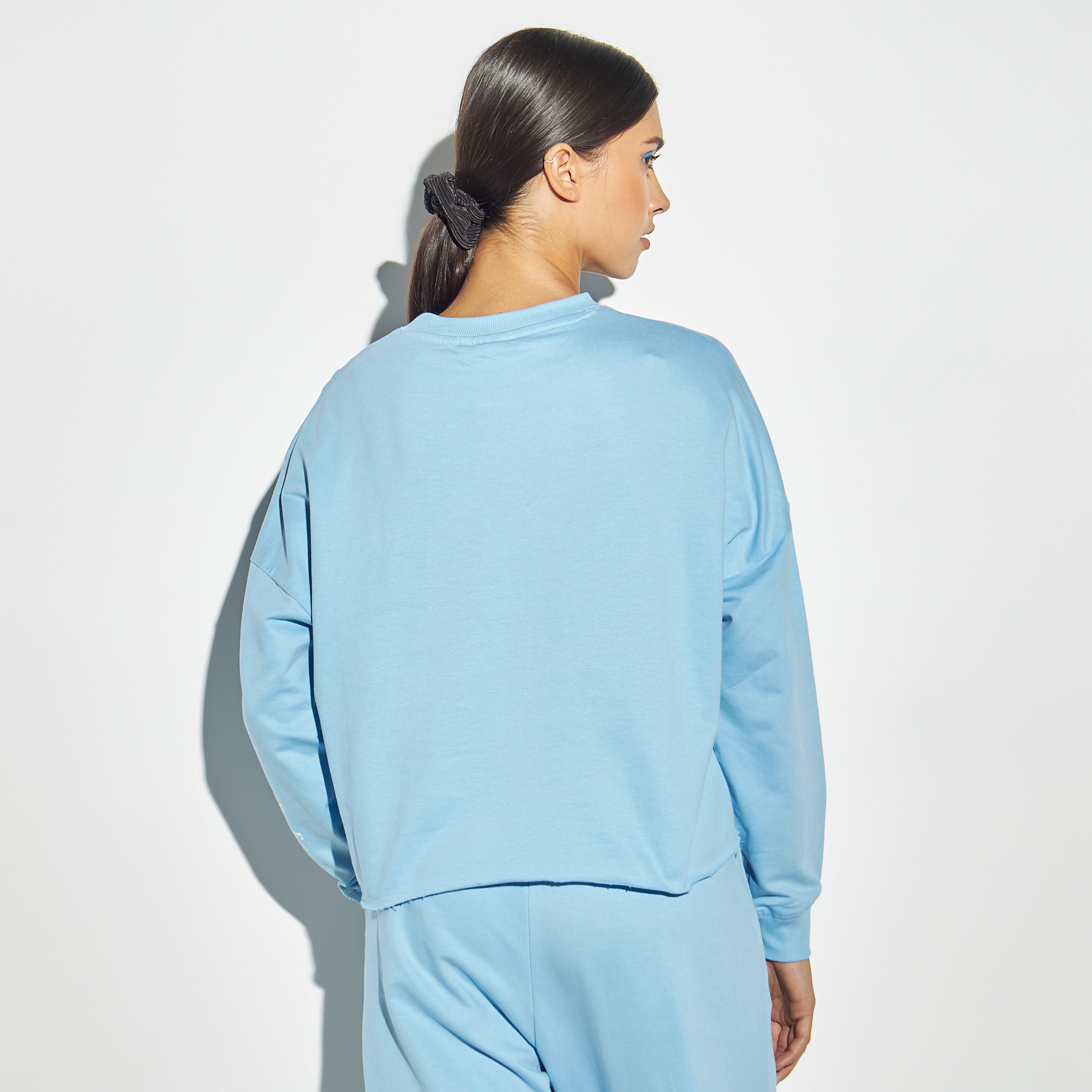 سويت شيرت بياقة ضيقة وأكمام طويلة وطبعات-women-winterwear-hoodiesandsweatshirts-sweatshirts-image-3