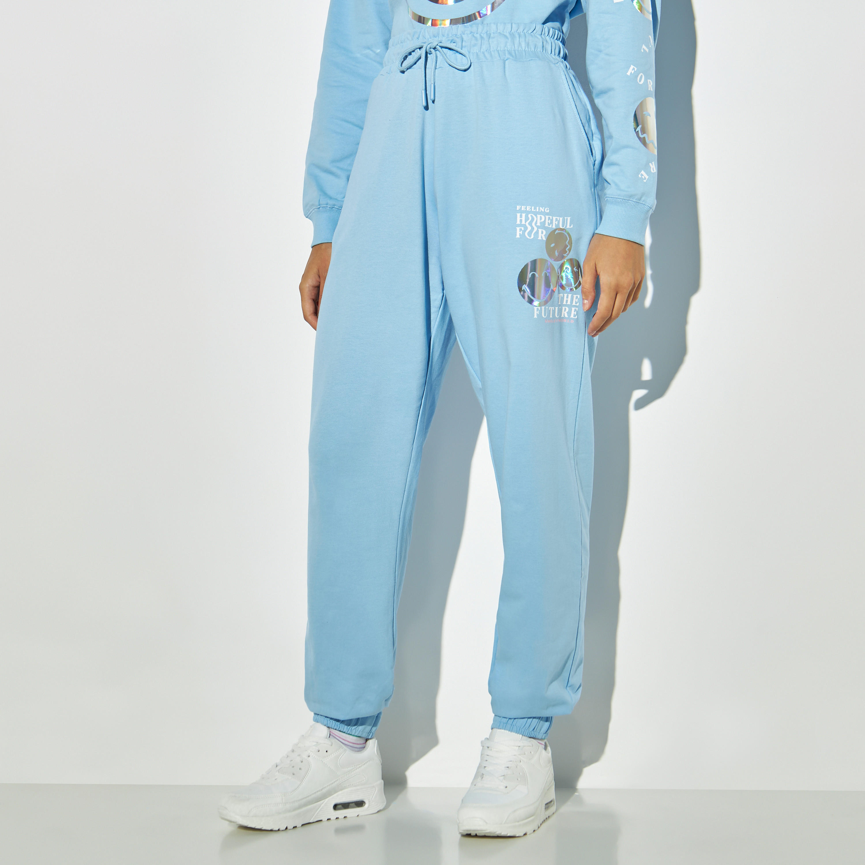 بنطلون رياضي كارجو بطبعات ورباط إغلاق وجيوب-women-clothing-bottoms-joggers-image-1