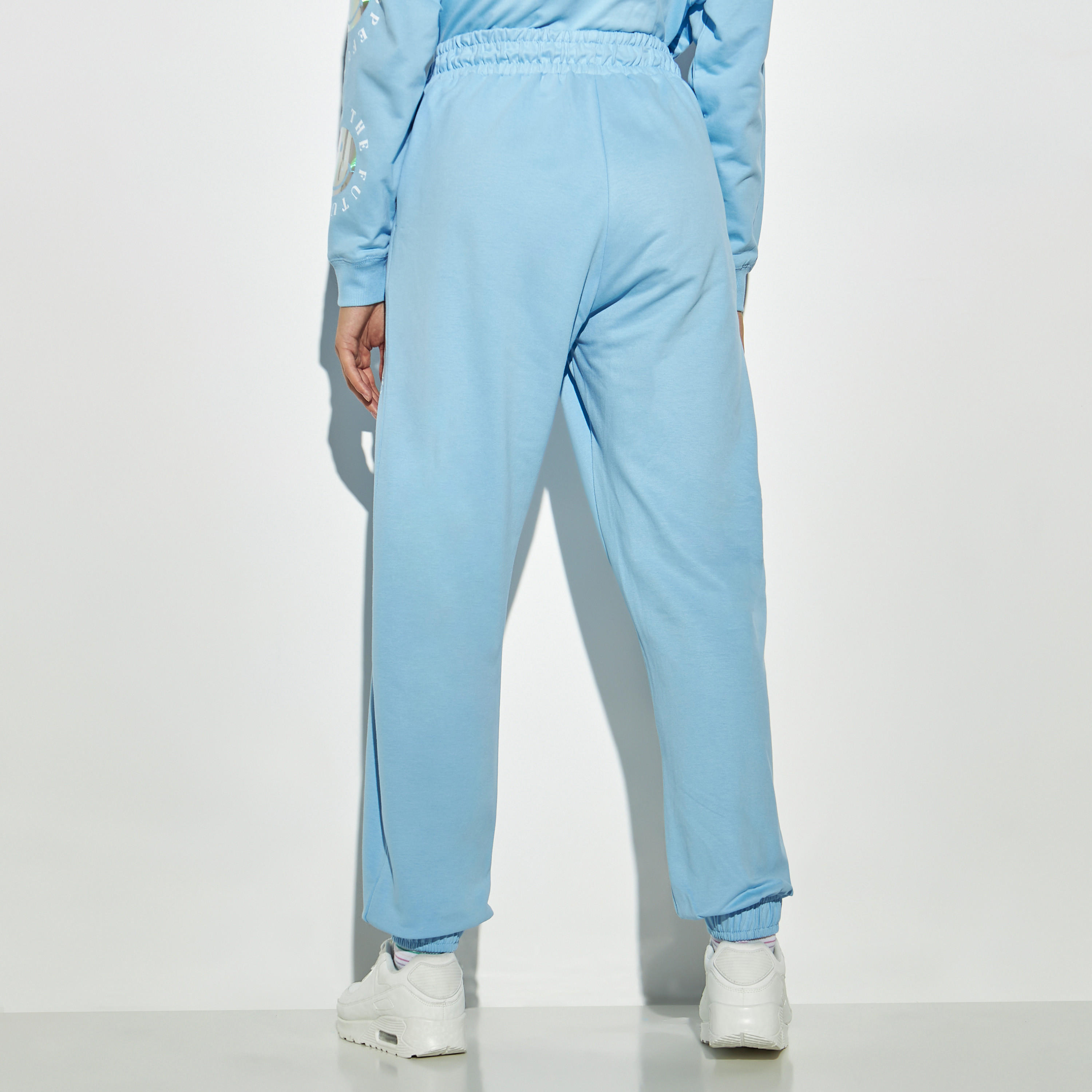بنطلون رياضي كارجو بطبعات ورباط إغلاق وجيوب-women-clothing-bottoms-joggers-image-3