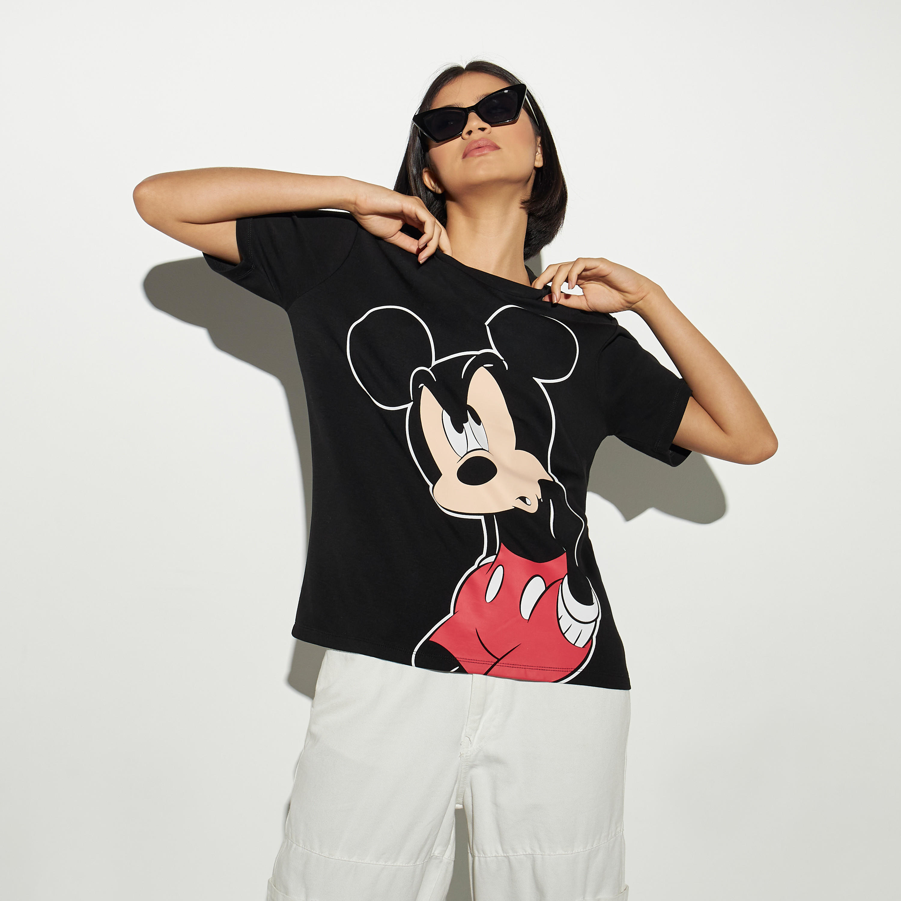 تيشيرت بياقة ضيقة وطبعات ميني ماوس-women-clothing-tshirts-image-4