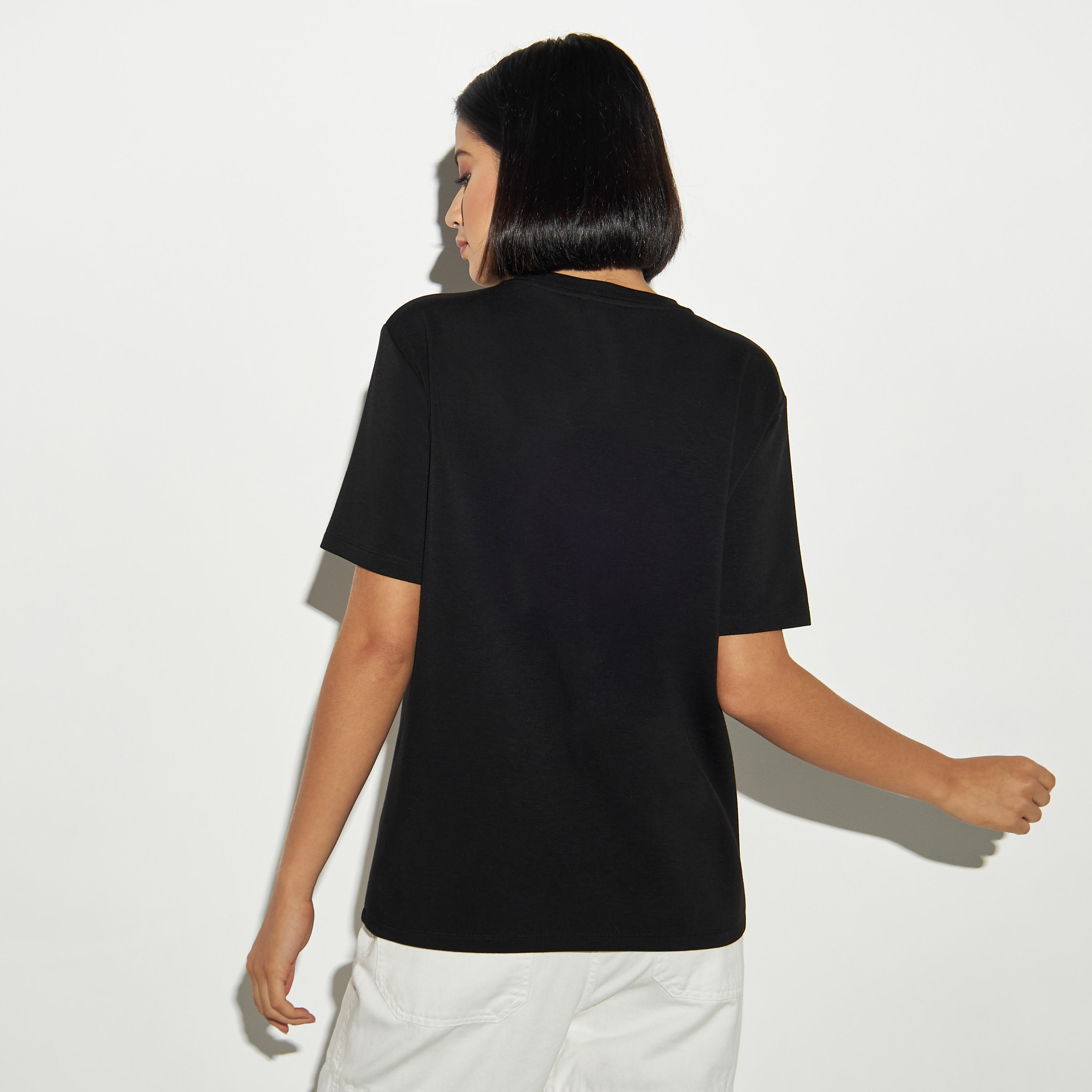 تيشيرت بياقة ضيقة وطبعات ميني ماوس-women-clothing-tshirts-image-2
